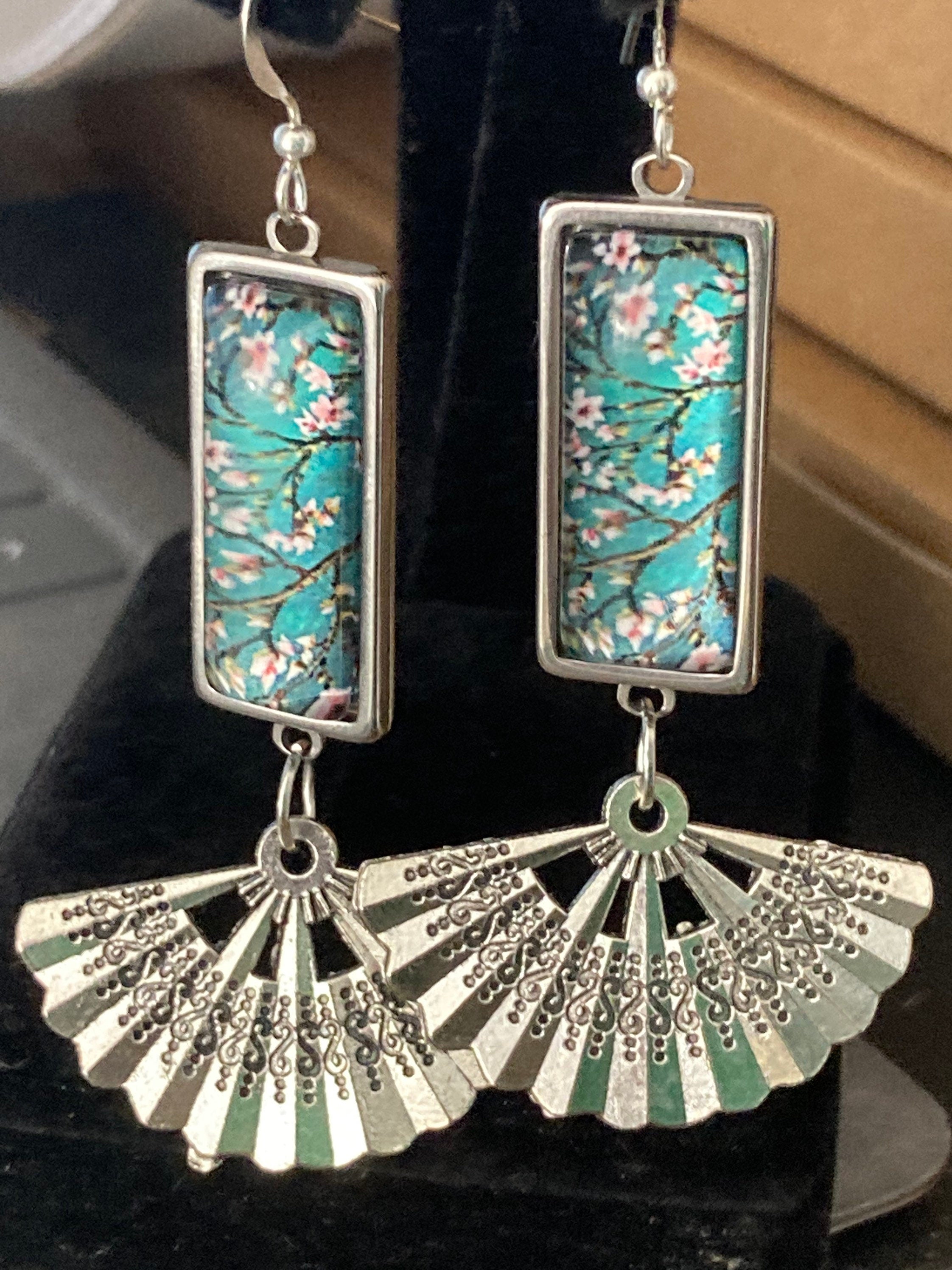 Japanese cherry blossom hand fan dangly earrings silver tone green white