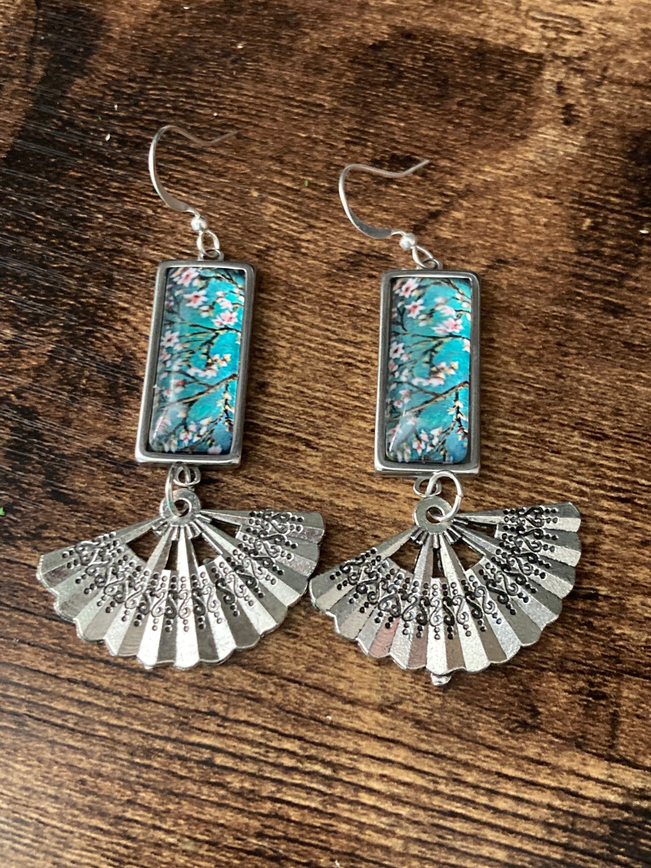 Japanese cherry blossom hand fan dangly earrings silver tone green white