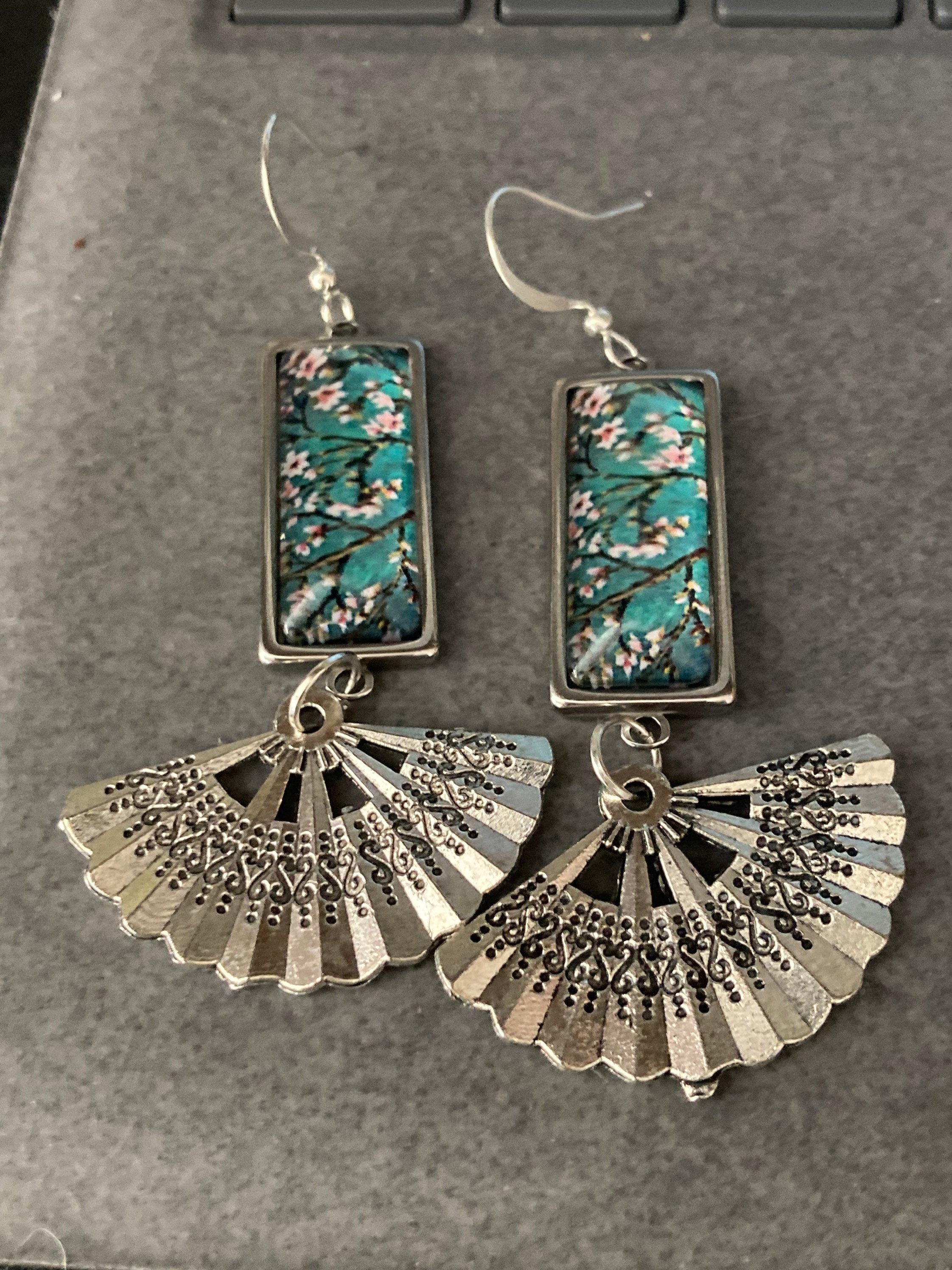 Japanese cherry blossom hand fan dangly earrings silver tone green white