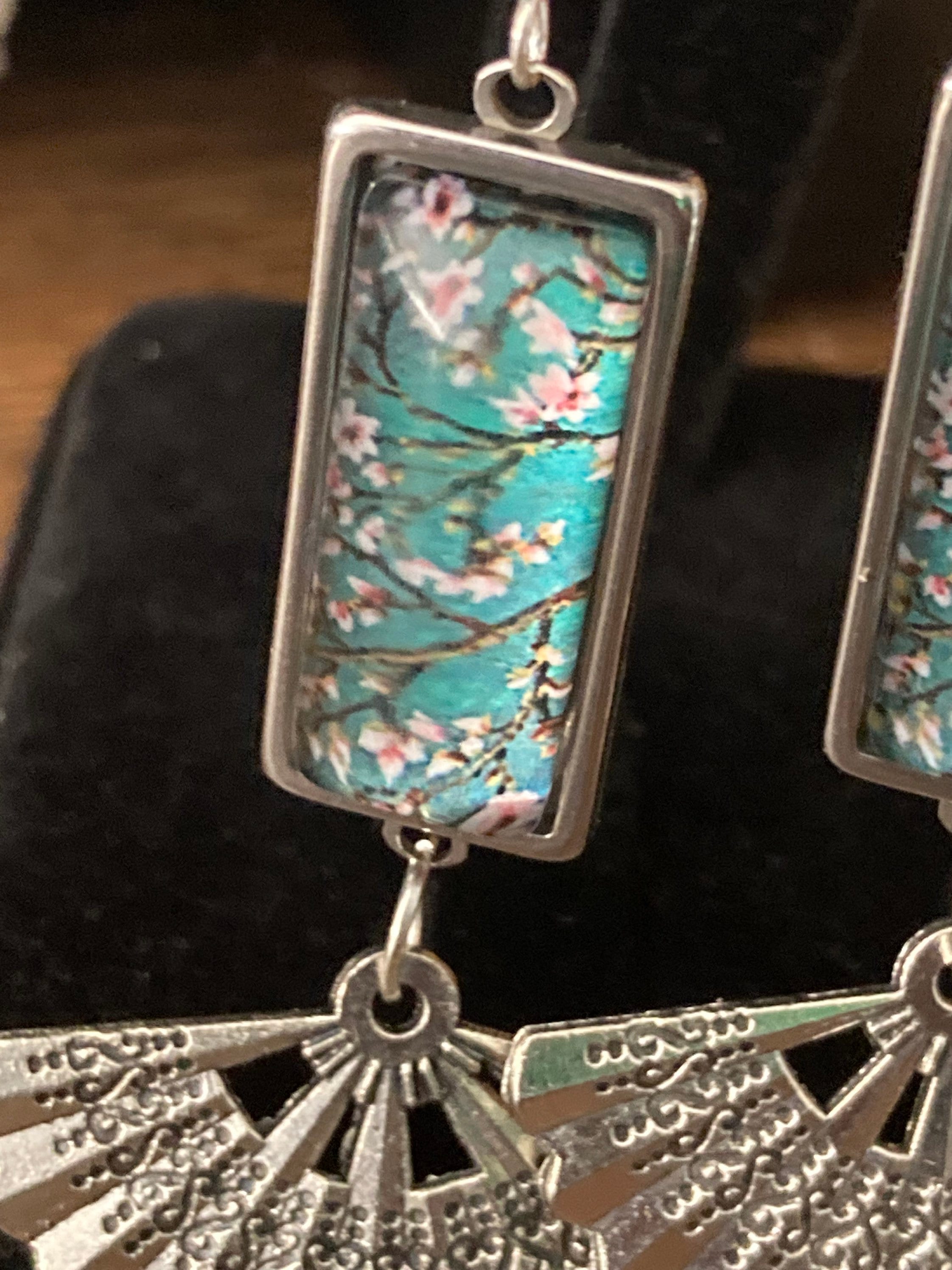 Japanese cherry blossom hand fan dangly earrings silver tone green white