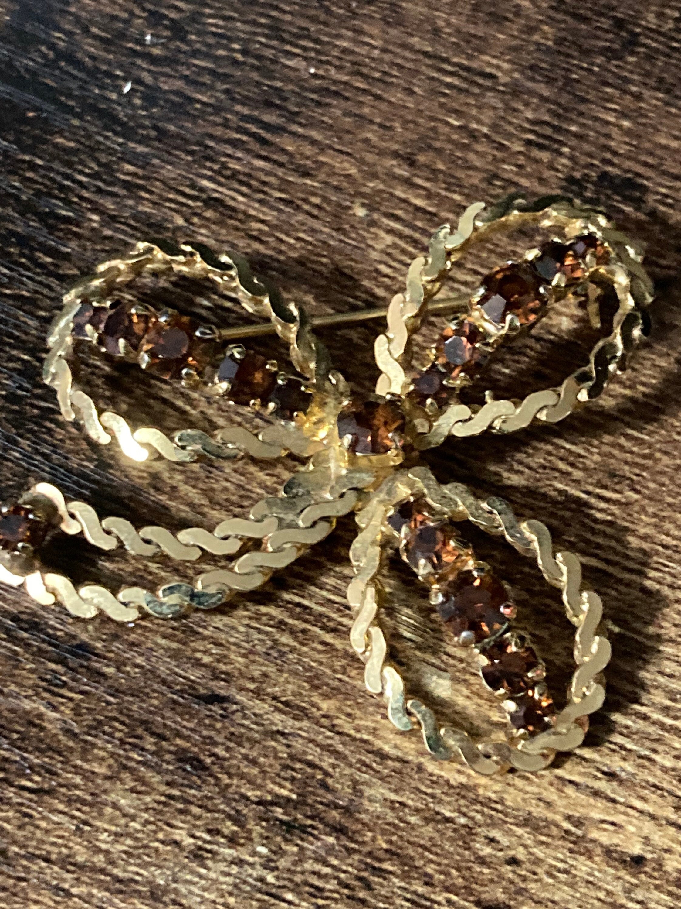 vintage gold tone mesh brown cognac glass brooch