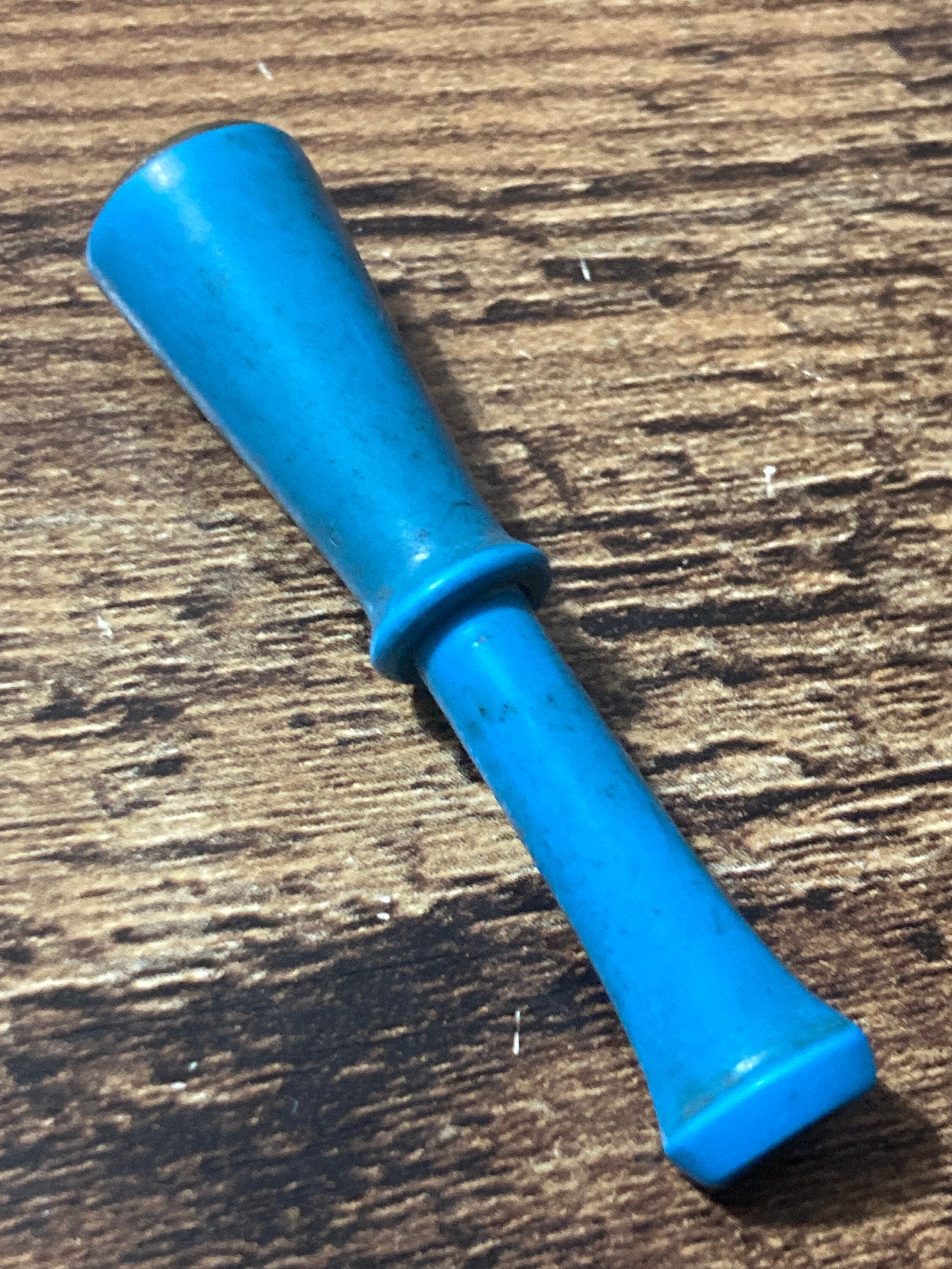 Vintage plastic BLUE Cigarette Holder retractable