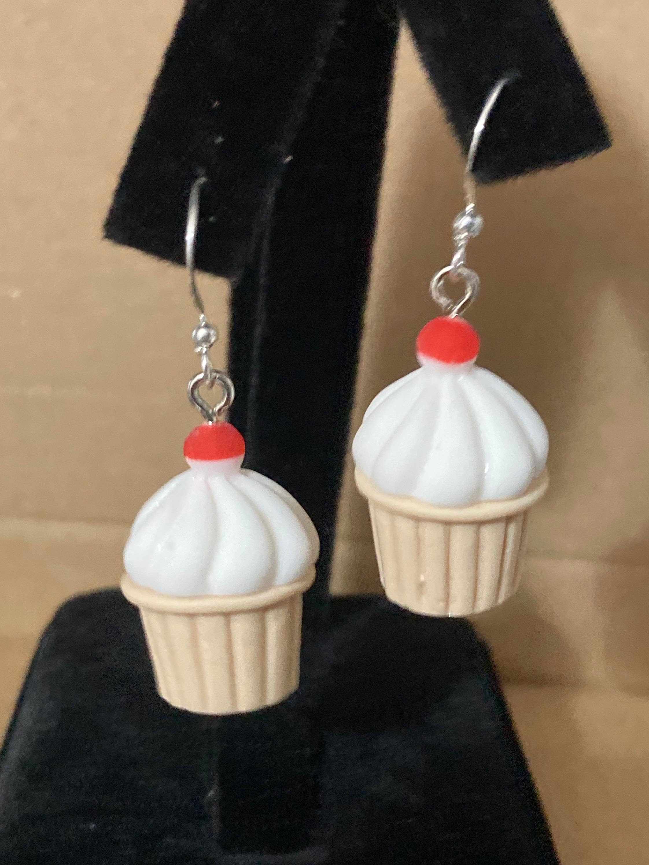 Novelty cupcake drop earrings pierced