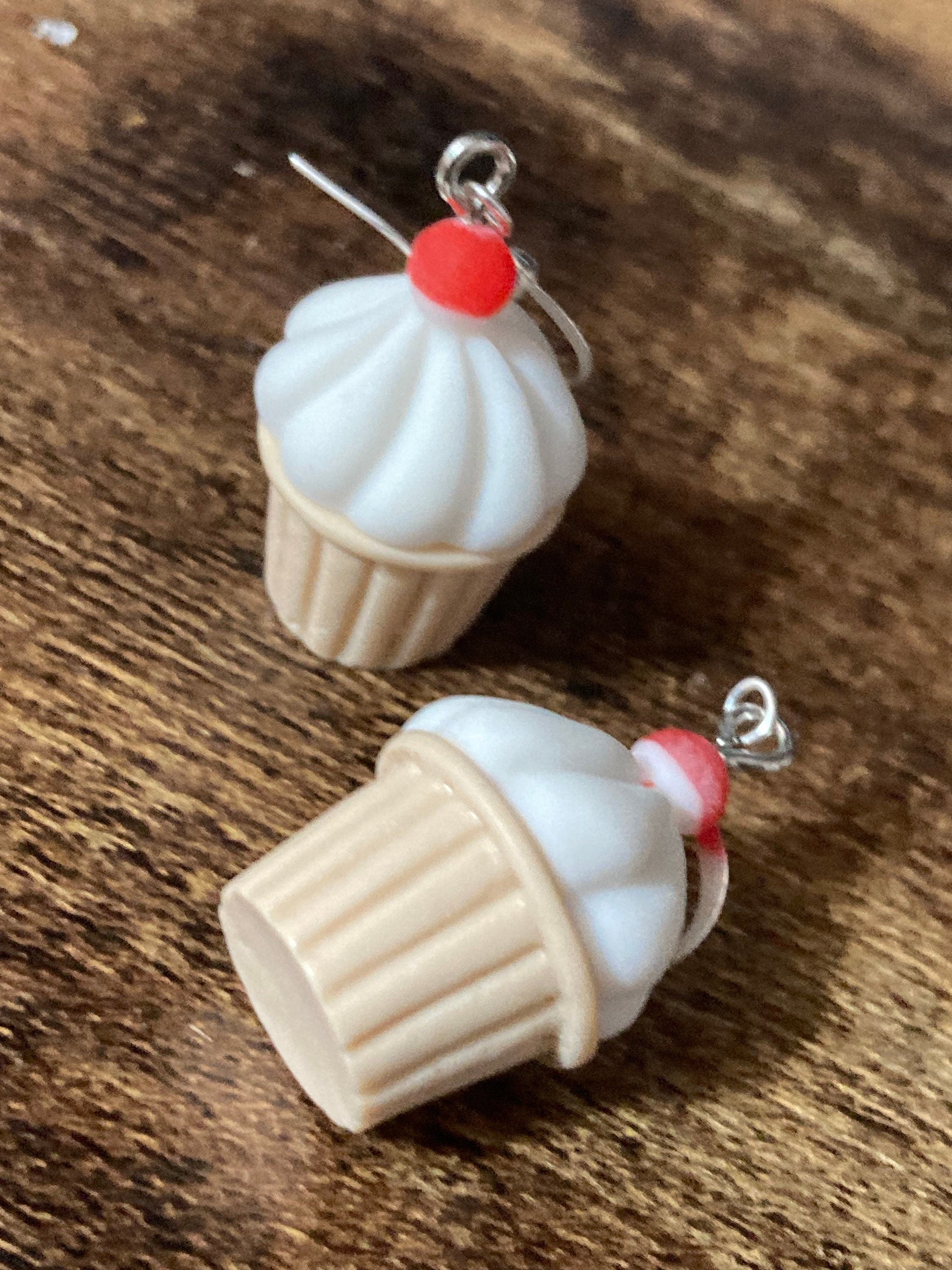 Novelty cupcake drop earrings pierced