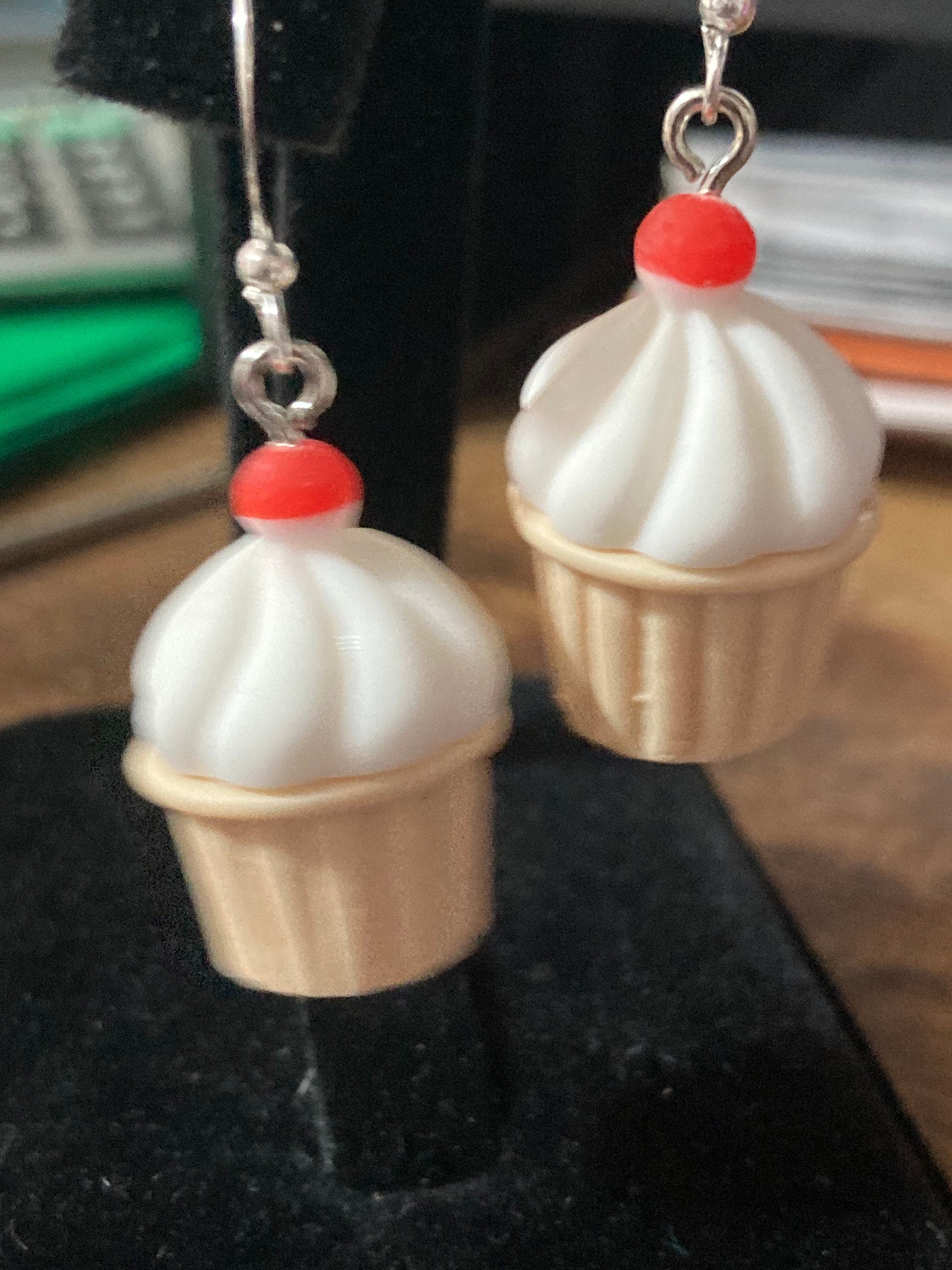 Novelty cupcake drop earrings pierced