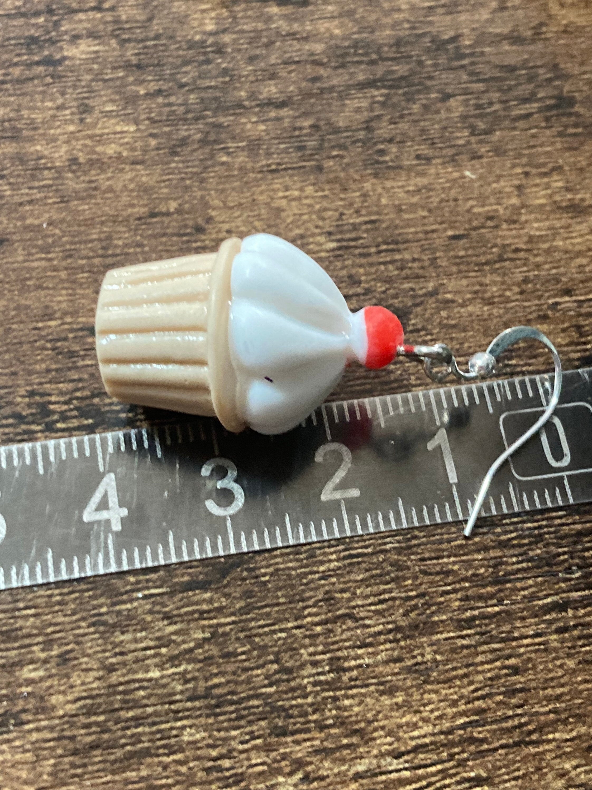 Novelty cupcake drop earrings pierced