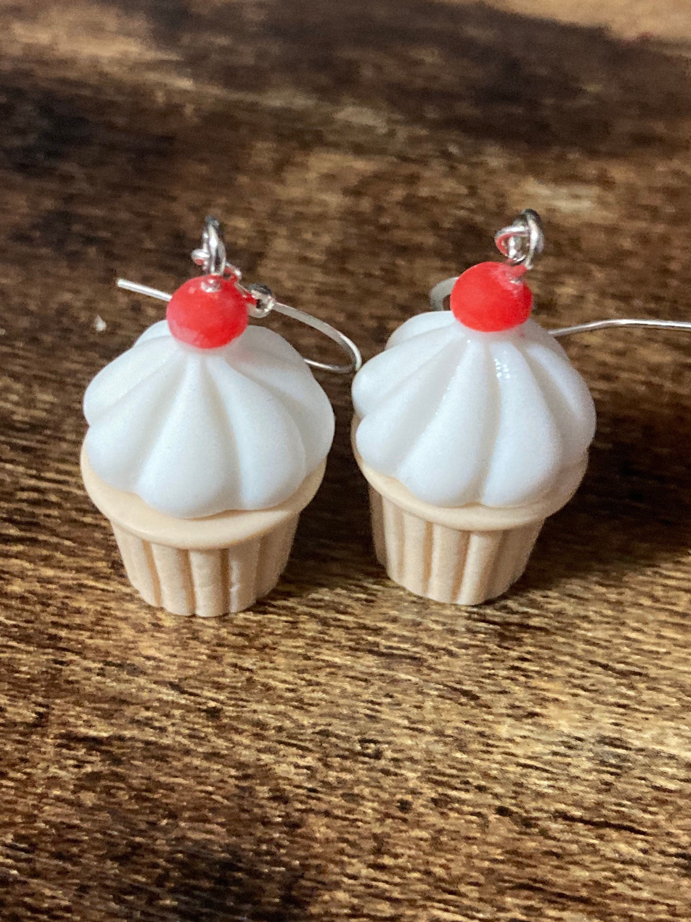 Novelty cupcake drop earrings pierced