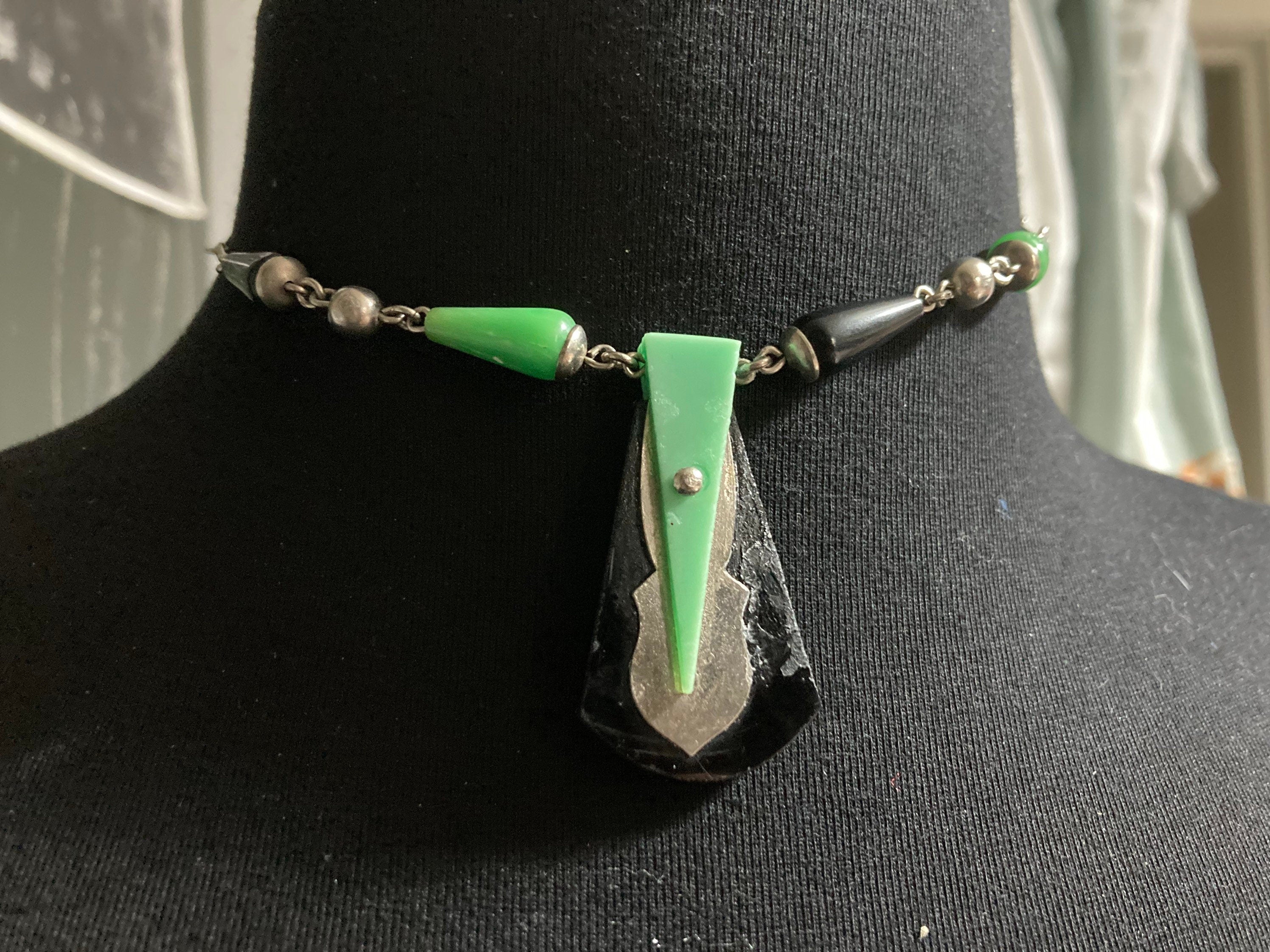 Damaged Art Deco green black Galalith necklace 1920s