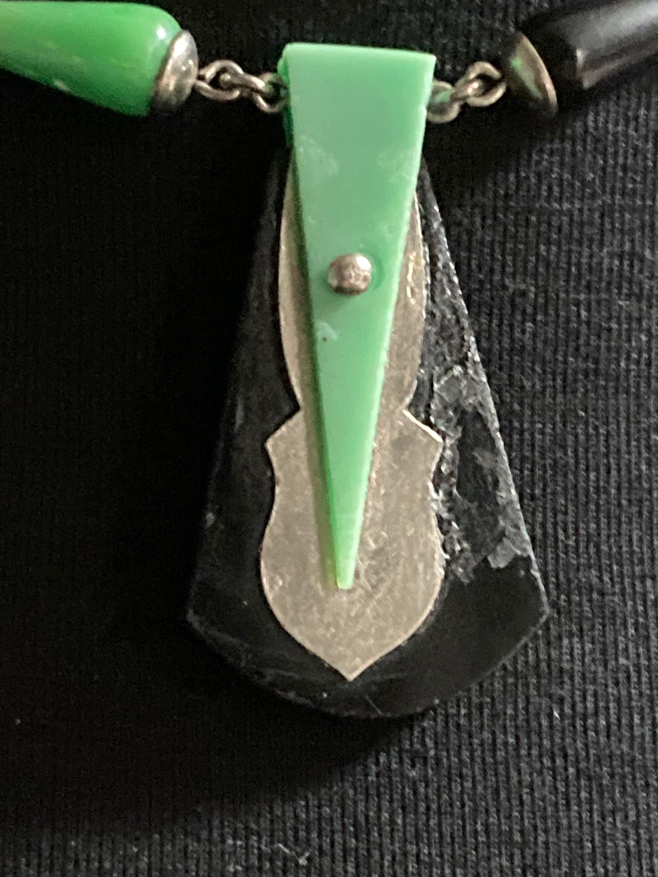 Damaged Art Deco green black Galalith necklace 1920s