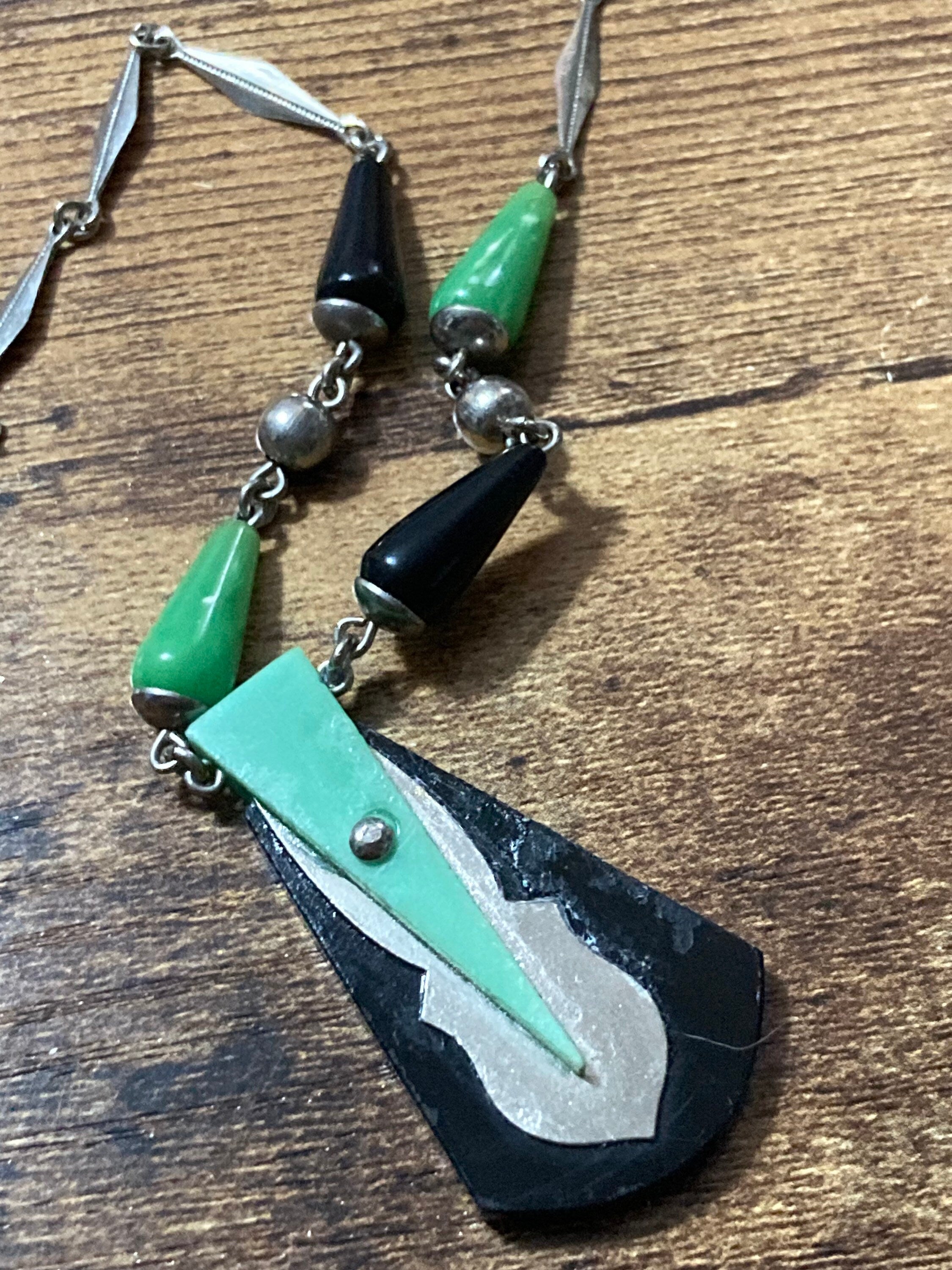 Damaged Art Deco green black Galalith necklace 1920s