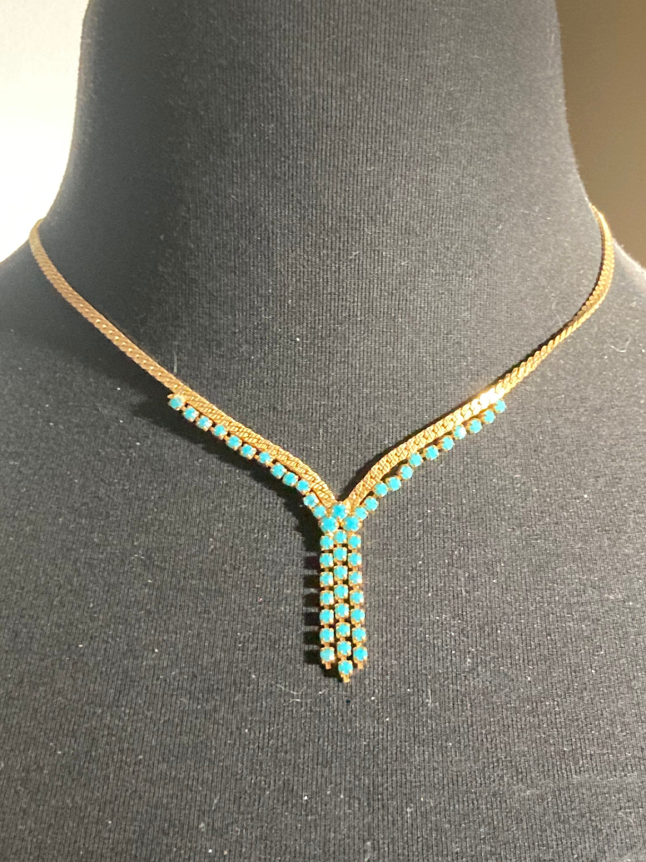 1970s gold tone mesh lariat drop necklace with turquoise glass paste