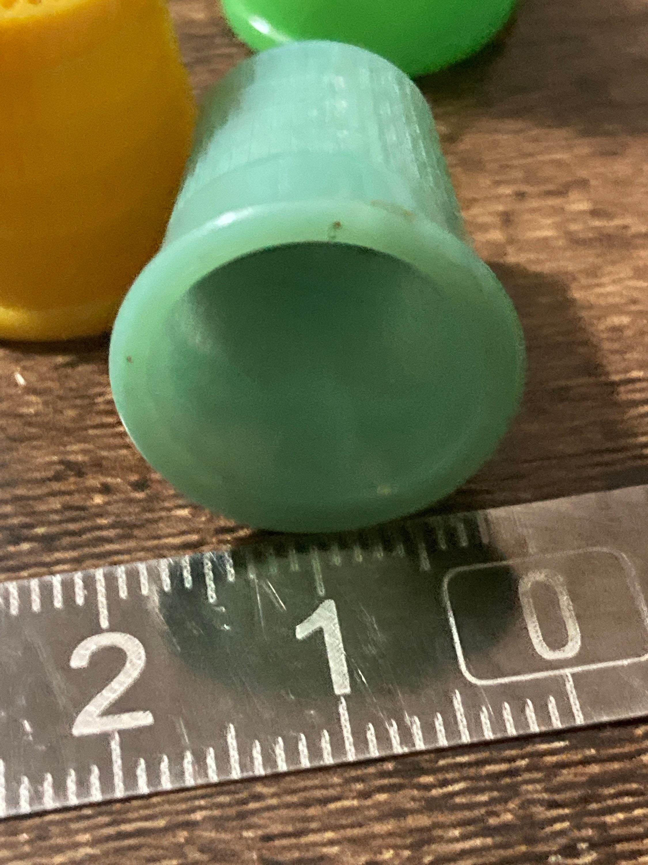 Art Deco Galalith Thimbles: Set of 4 Early Plastic Sewing Thimbles (XS)