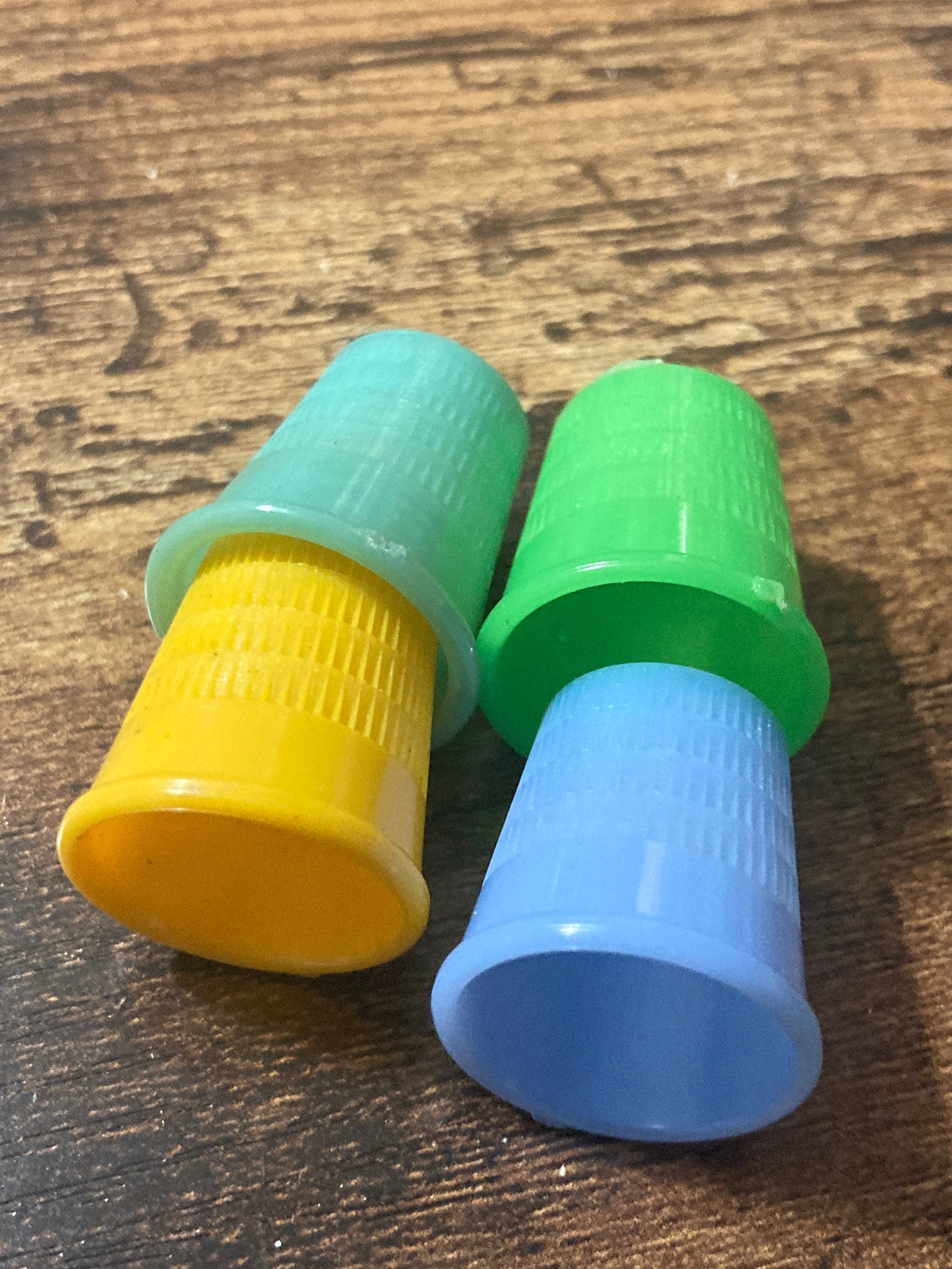 set of 4 Art Deco galalith early plastic coloured sewing thimbles Size M Medium