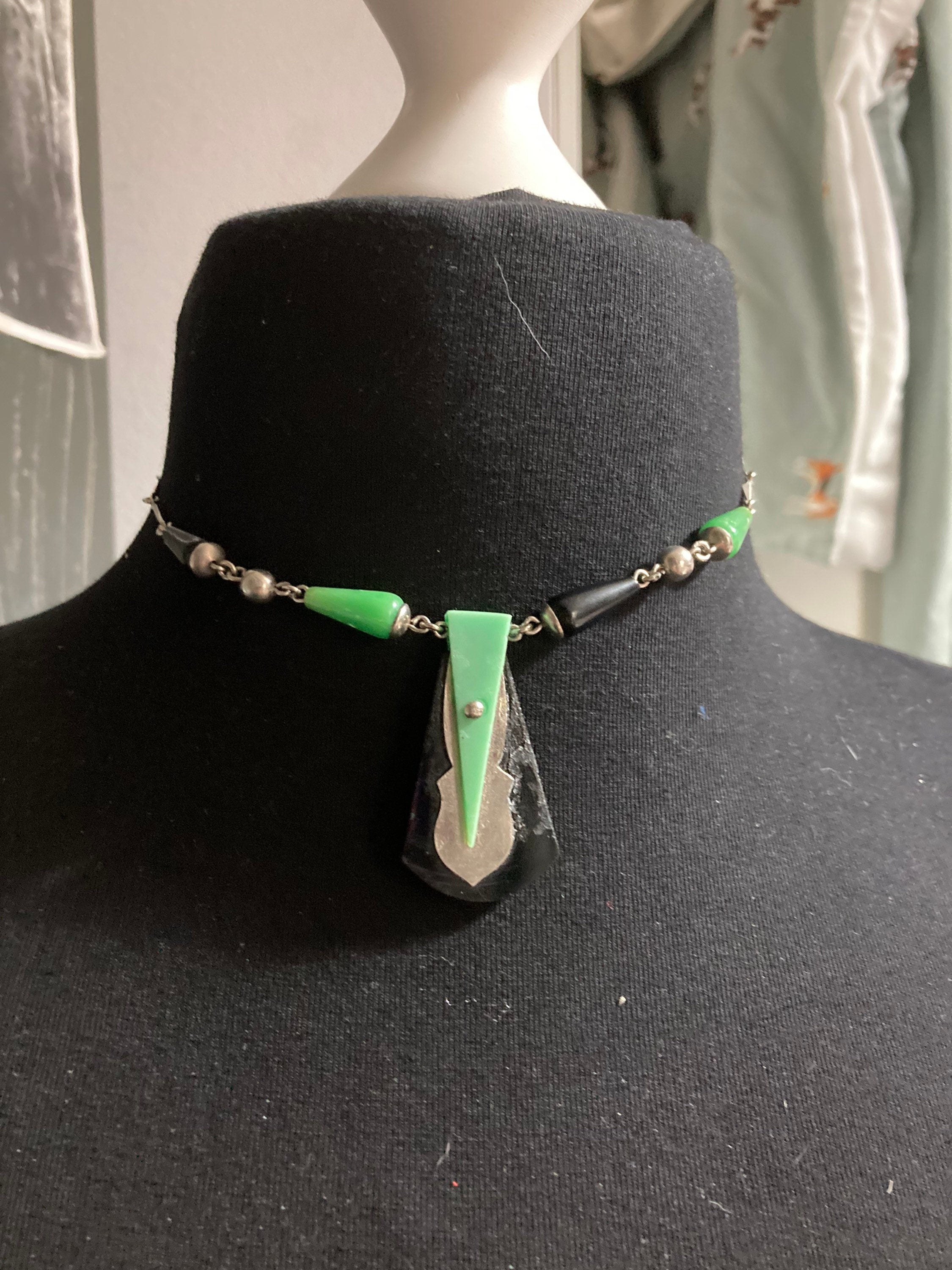 Damaged Art Deco green black Galalith necklace 1920s