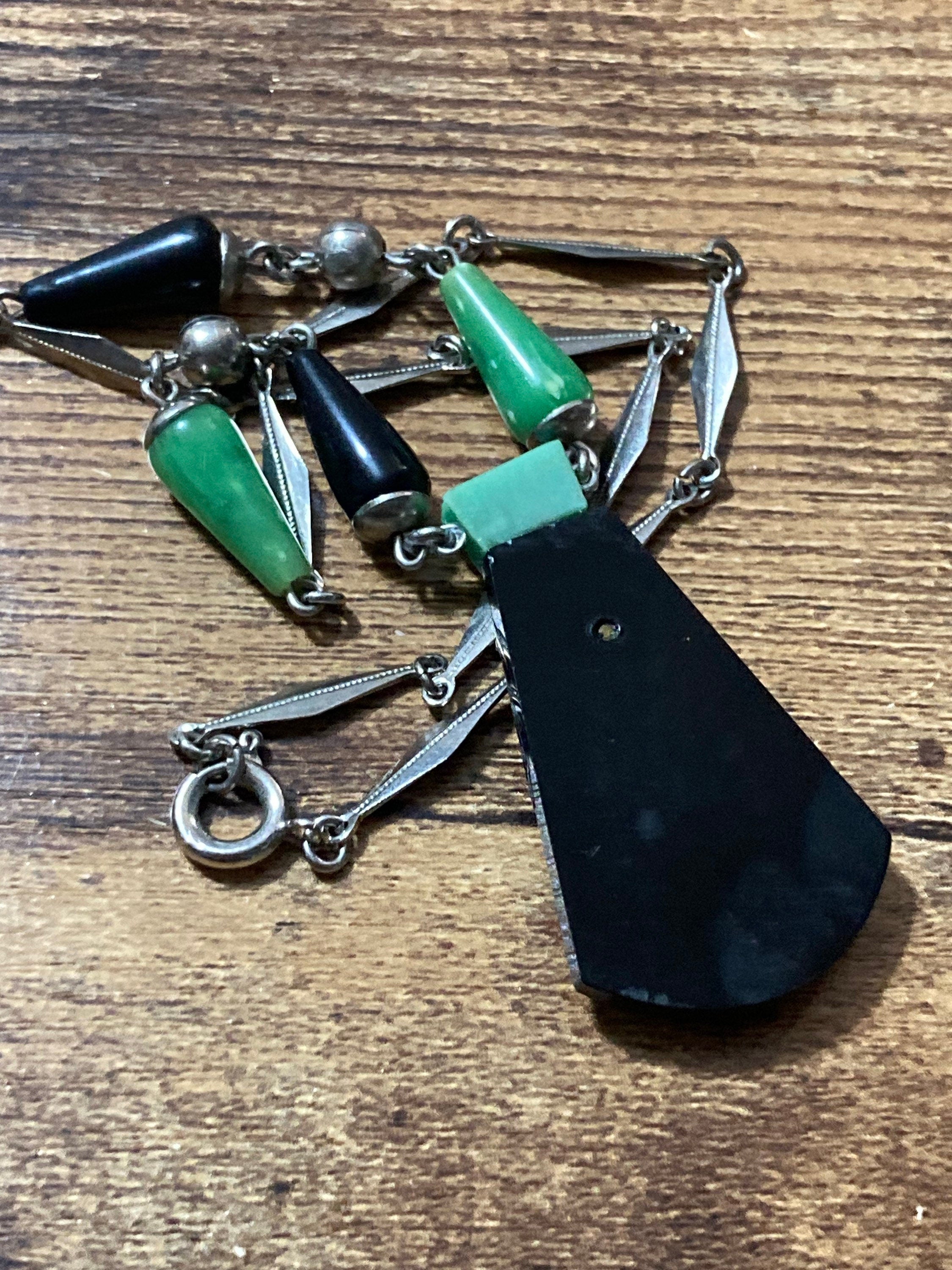 Damaged Art Deco green black Galalith necklace 1920s
