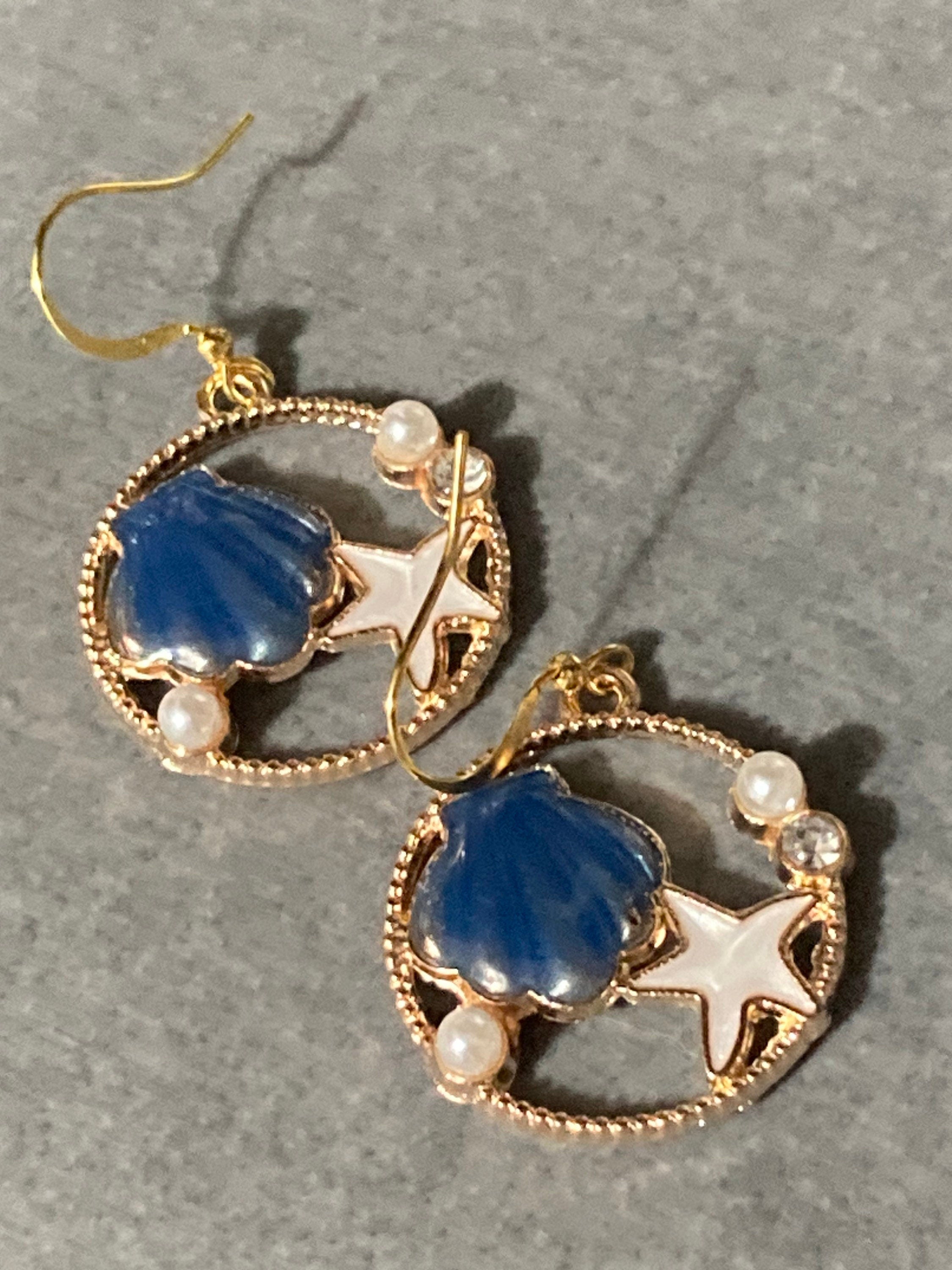 gold tone blue cream enamel starfish Pearl dangly earrings pierced Nautical