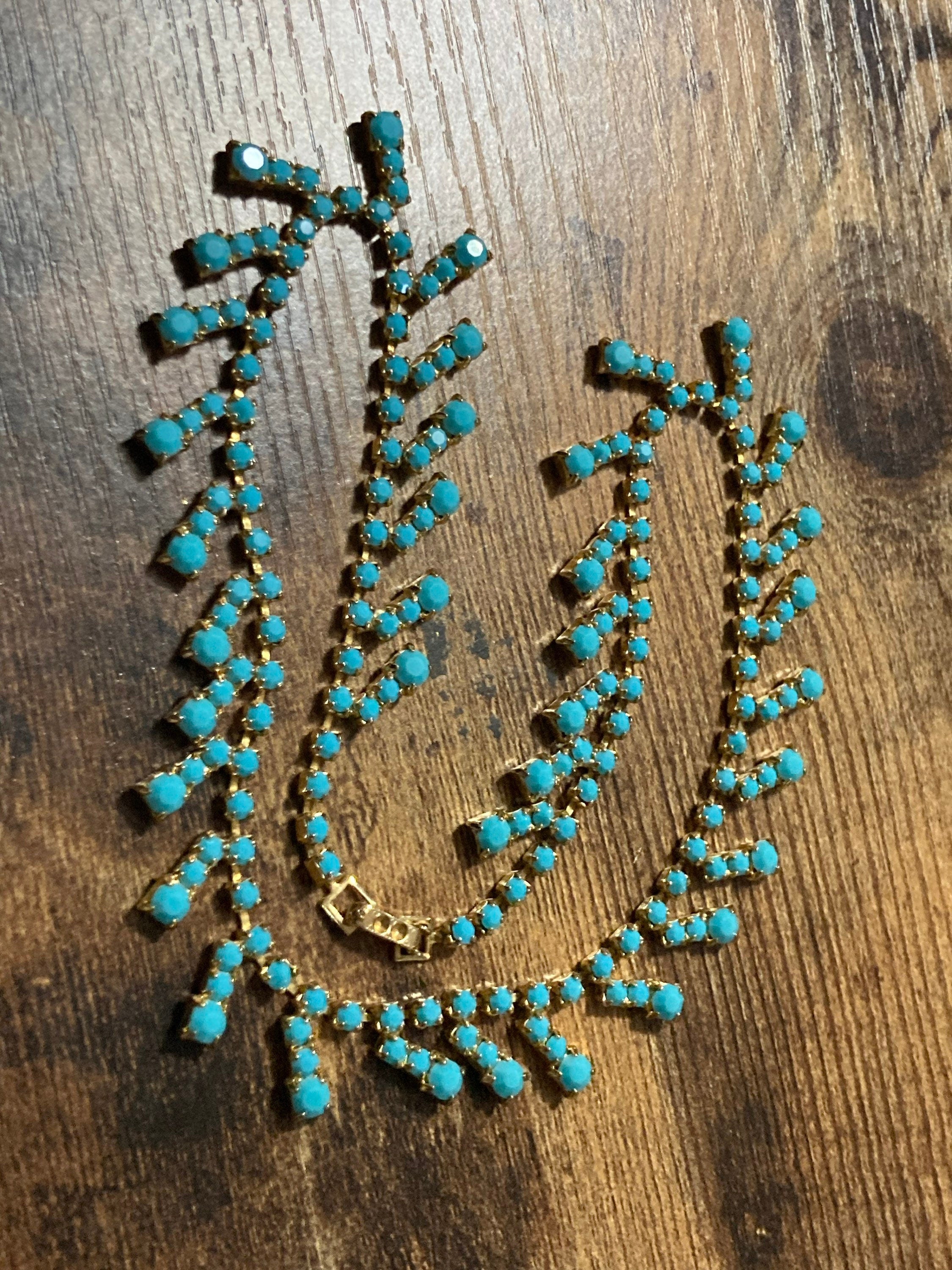 Vintage 1960s 1970s gold tone choker necklace with turquoise glass paste stones