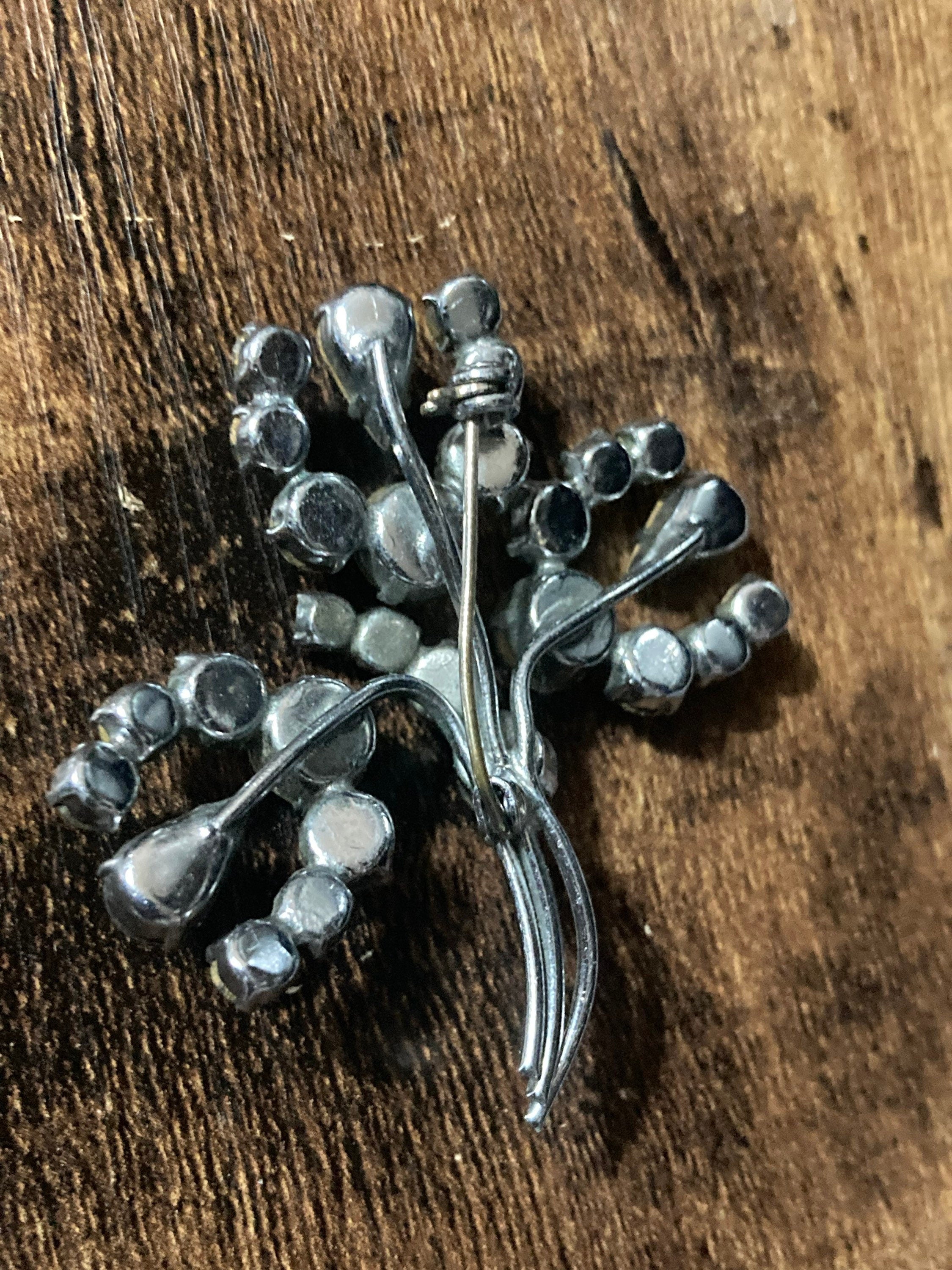 Vintage floral paste glass clear Diamanté silver tone Brooch