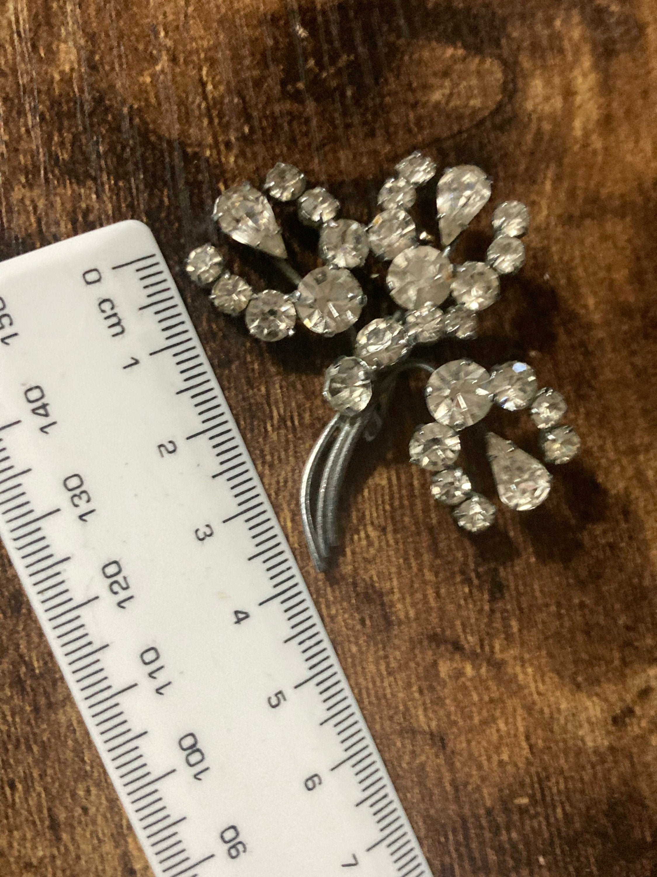 Vintage floral paste glass clear Diamanté silver tone Brooch