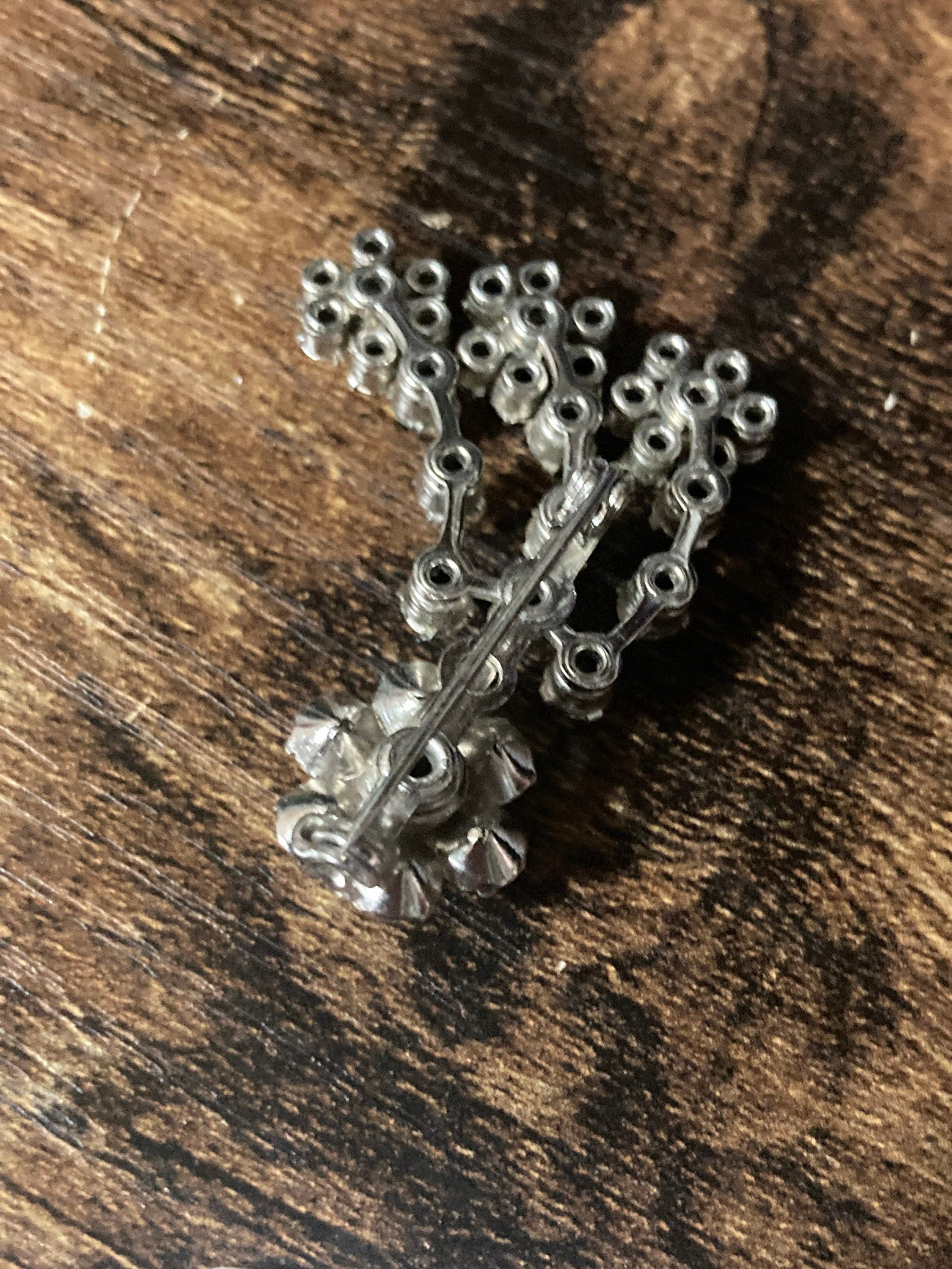 Vintage floral paste glass clear Diamanté silver tone Brooch