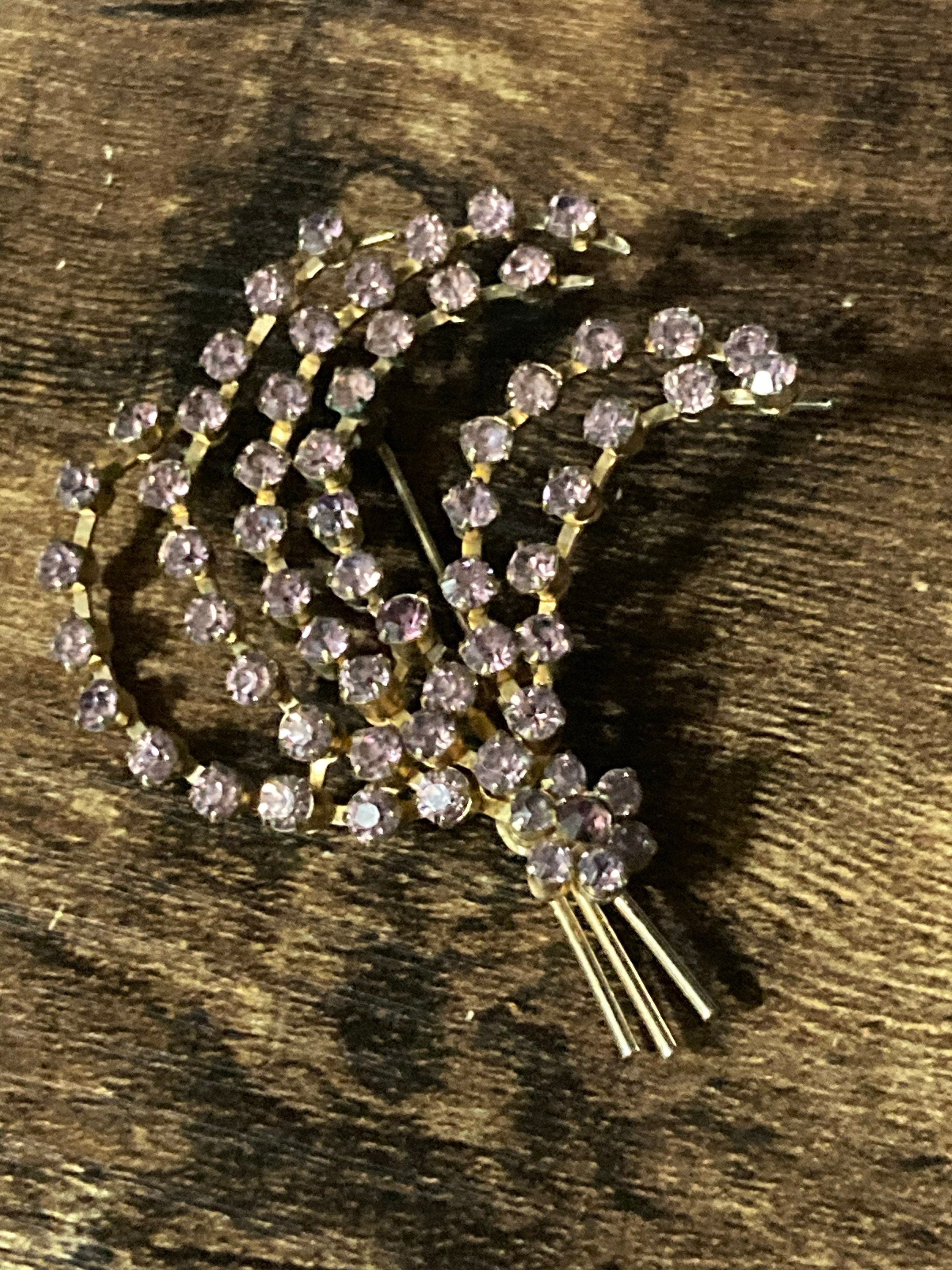 Vintage soft purple lilac rhinestone paste Diamanté gold tone floral sprig Brooch