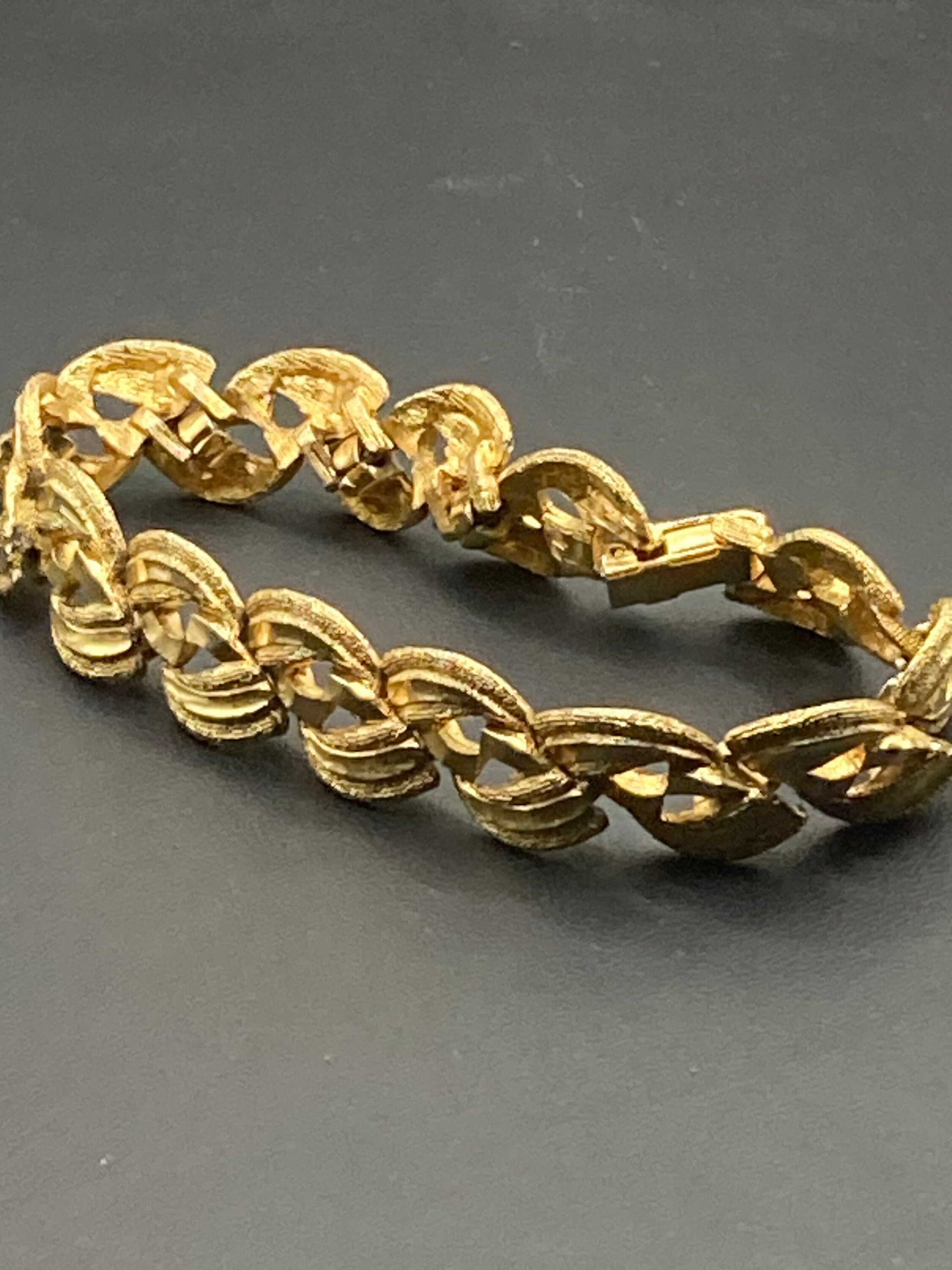 Vintage gold tone mid century metal textured leaf bracelet