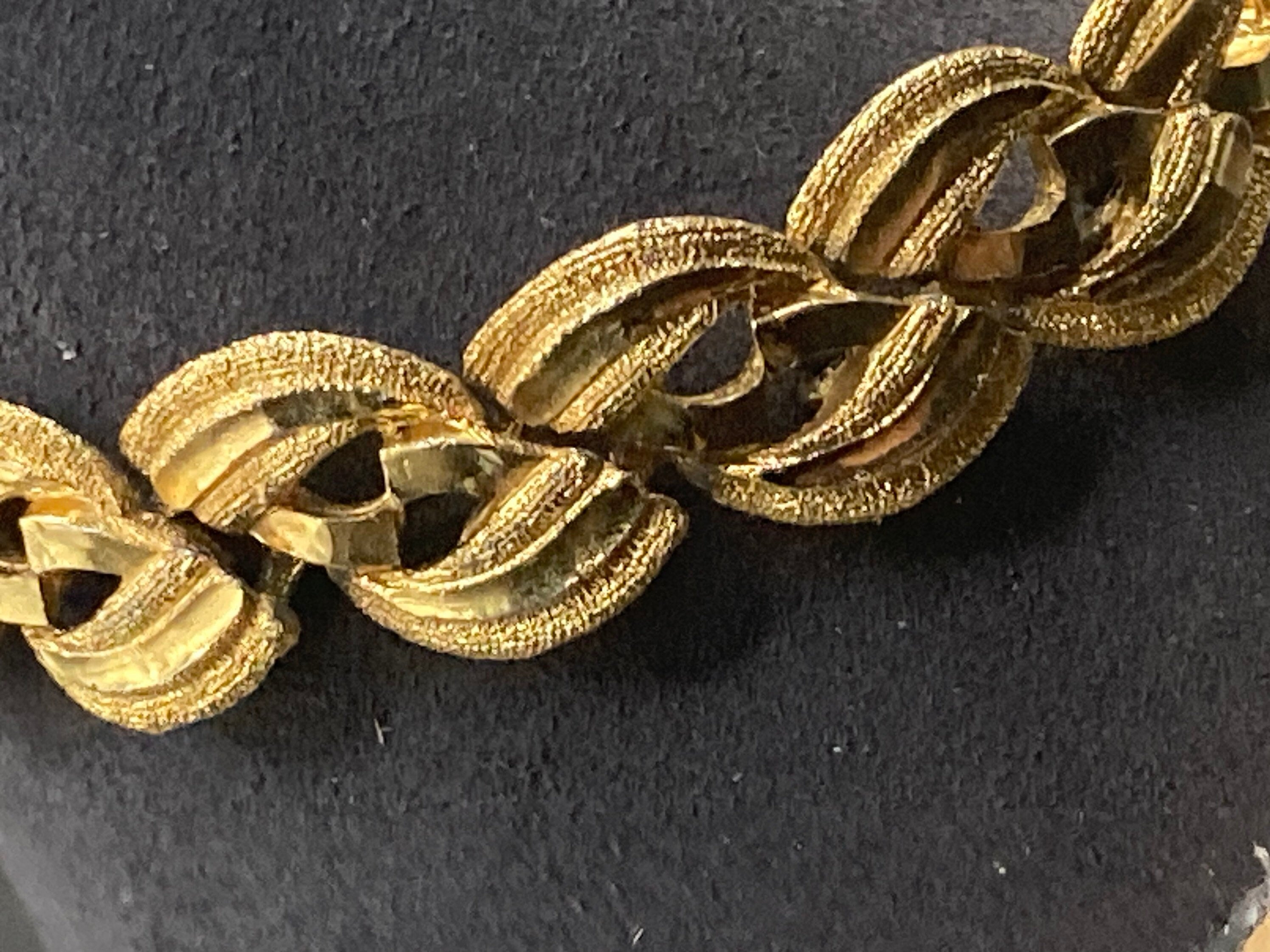 Vintage gold tone mid century metal textured leaf bracelet