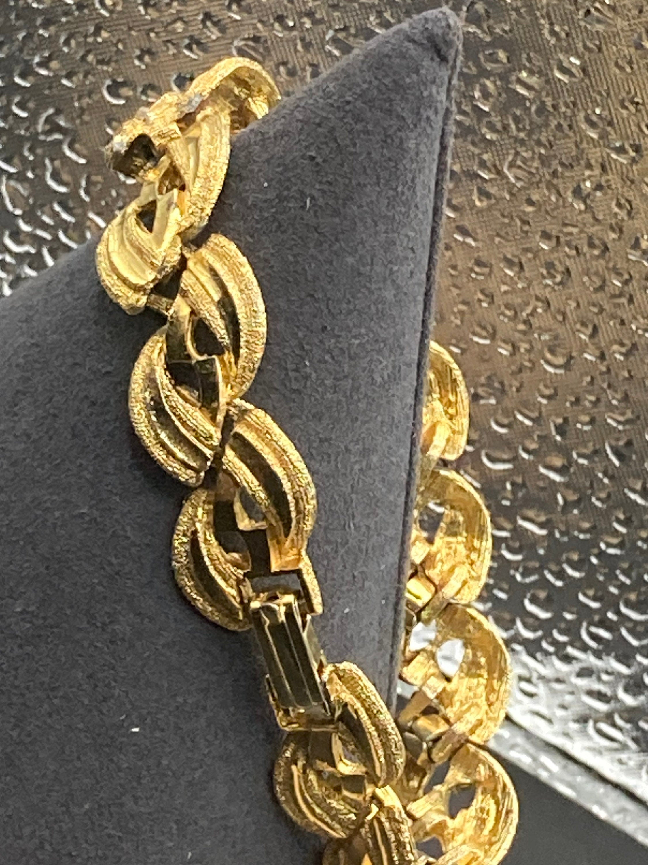 Vintage gold tone mid century metal textured leaf bracelet