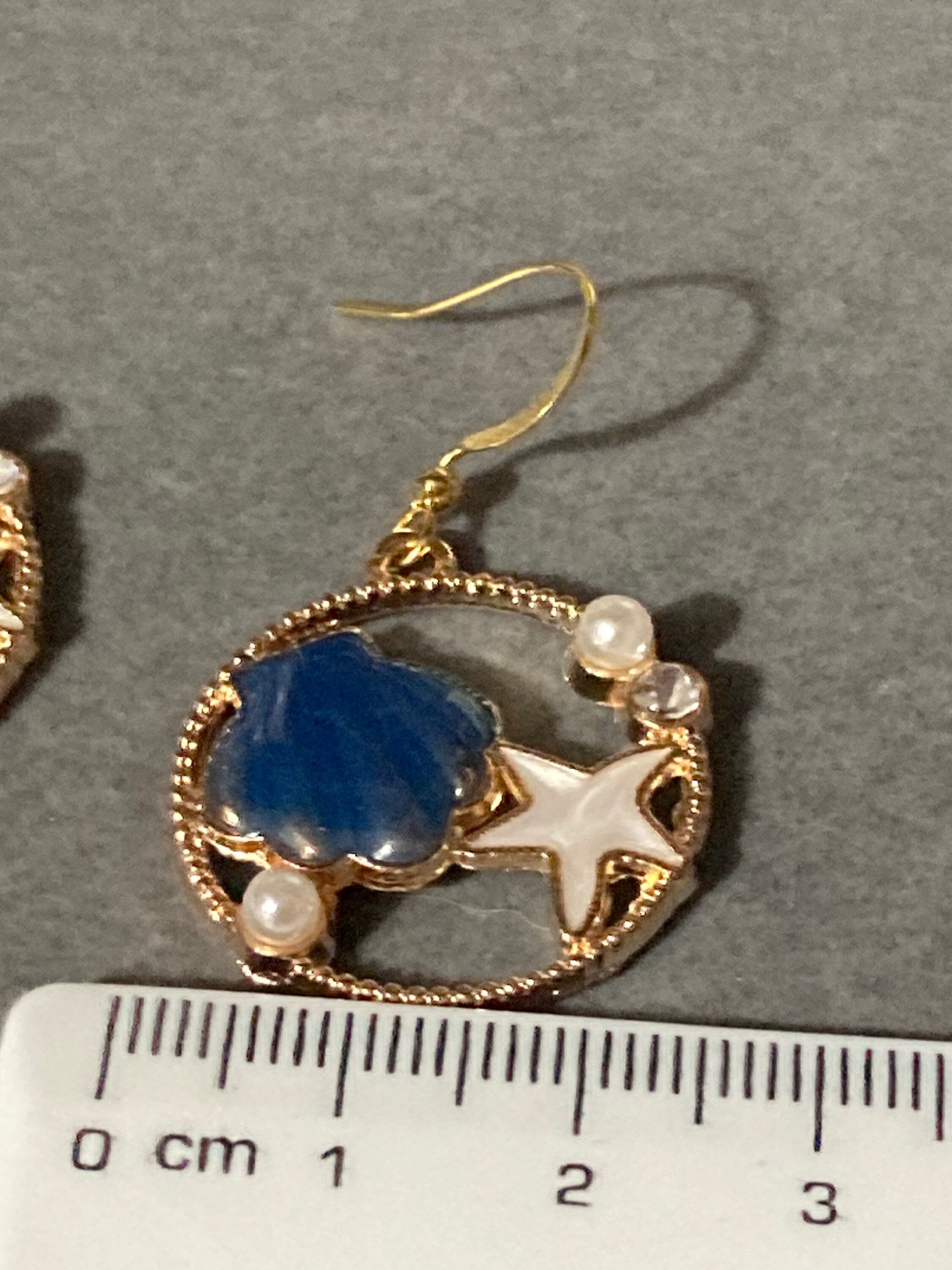 gold tone blue cream enamel starfish Pearl dangly earrings pierced Nautical