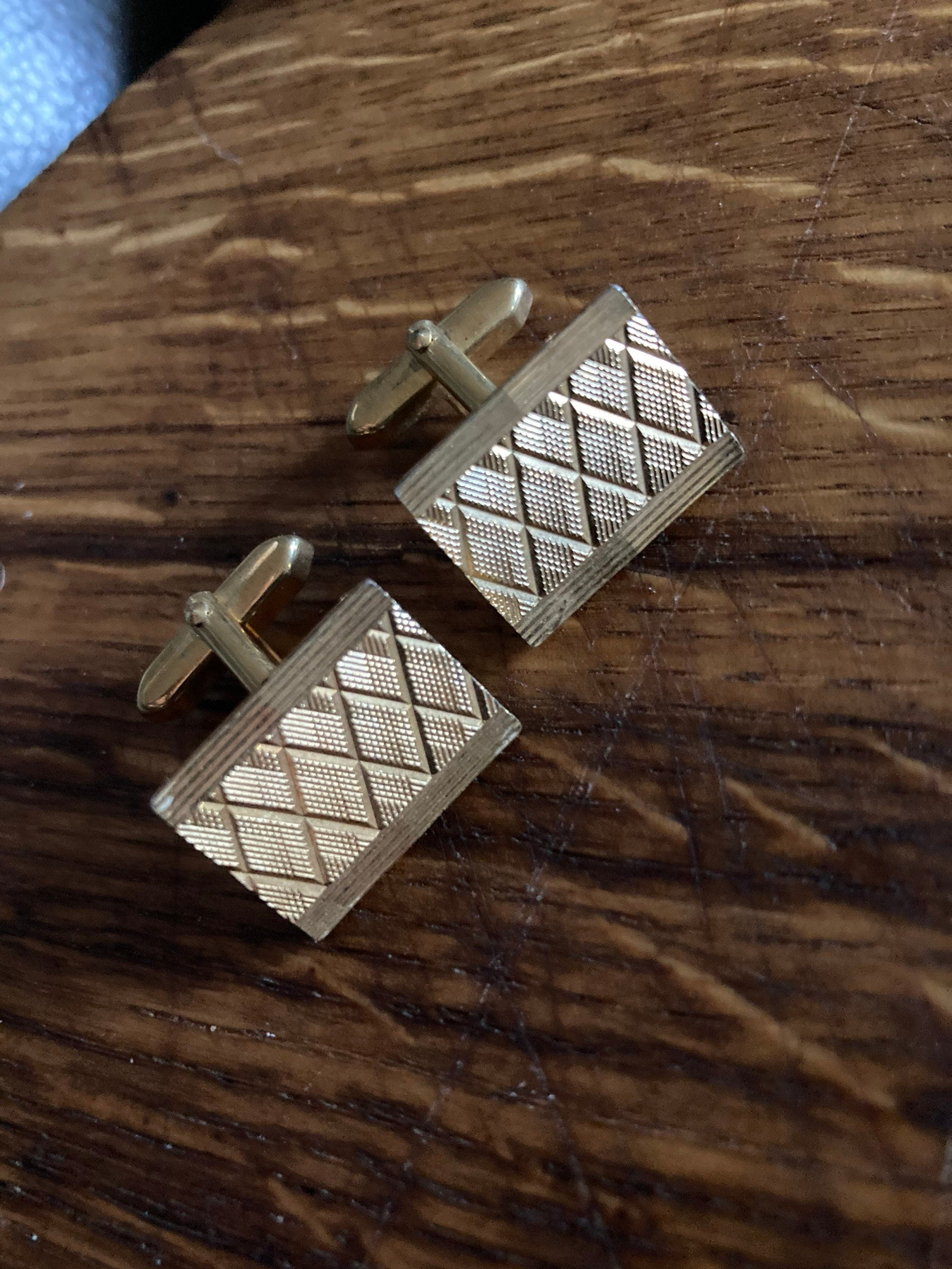 Brutalist 1970s modernist men’s statement gold tone cufflinks