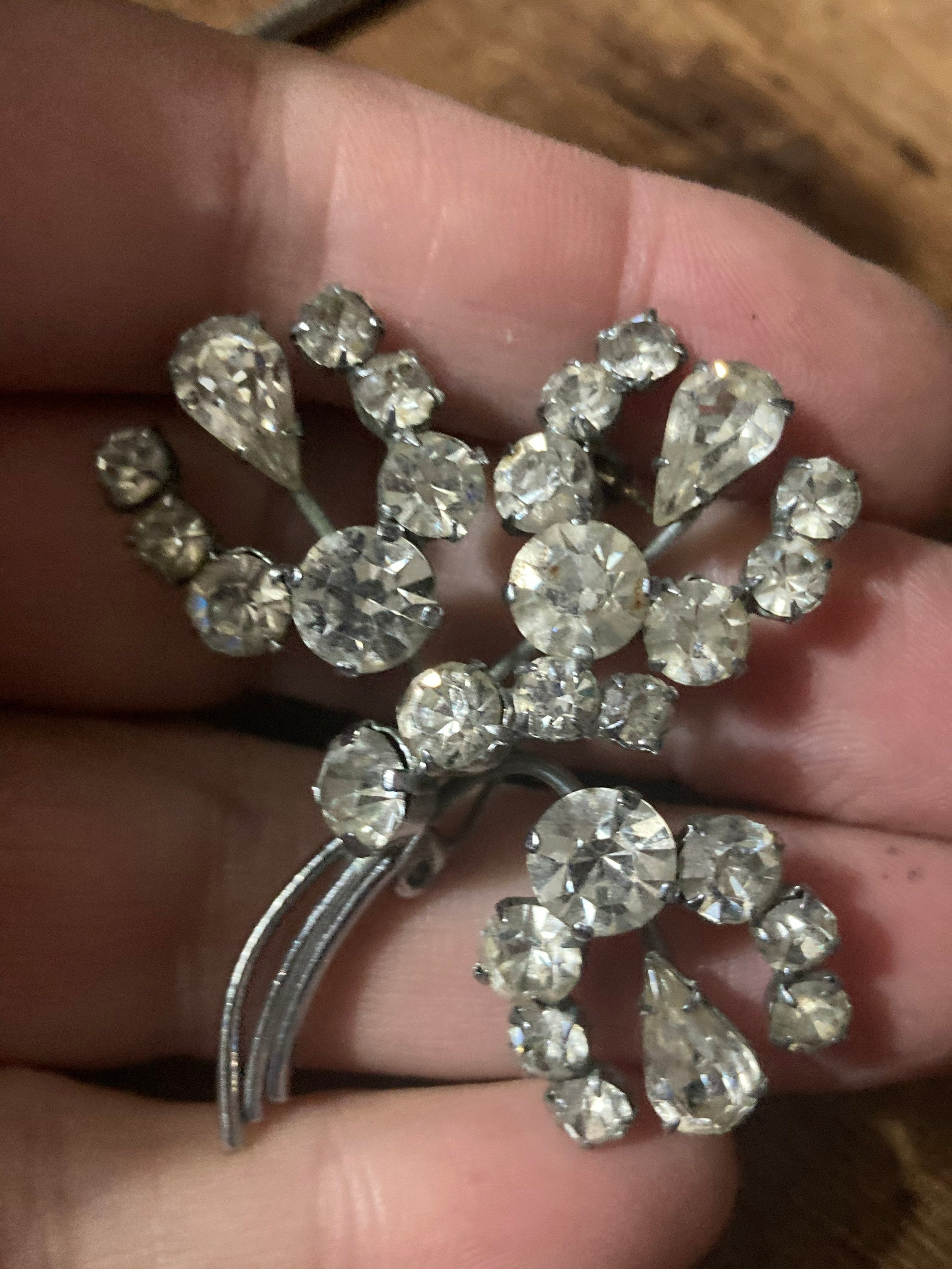 Vintage floral paste glass clear Diamanté silver tone Brooch
