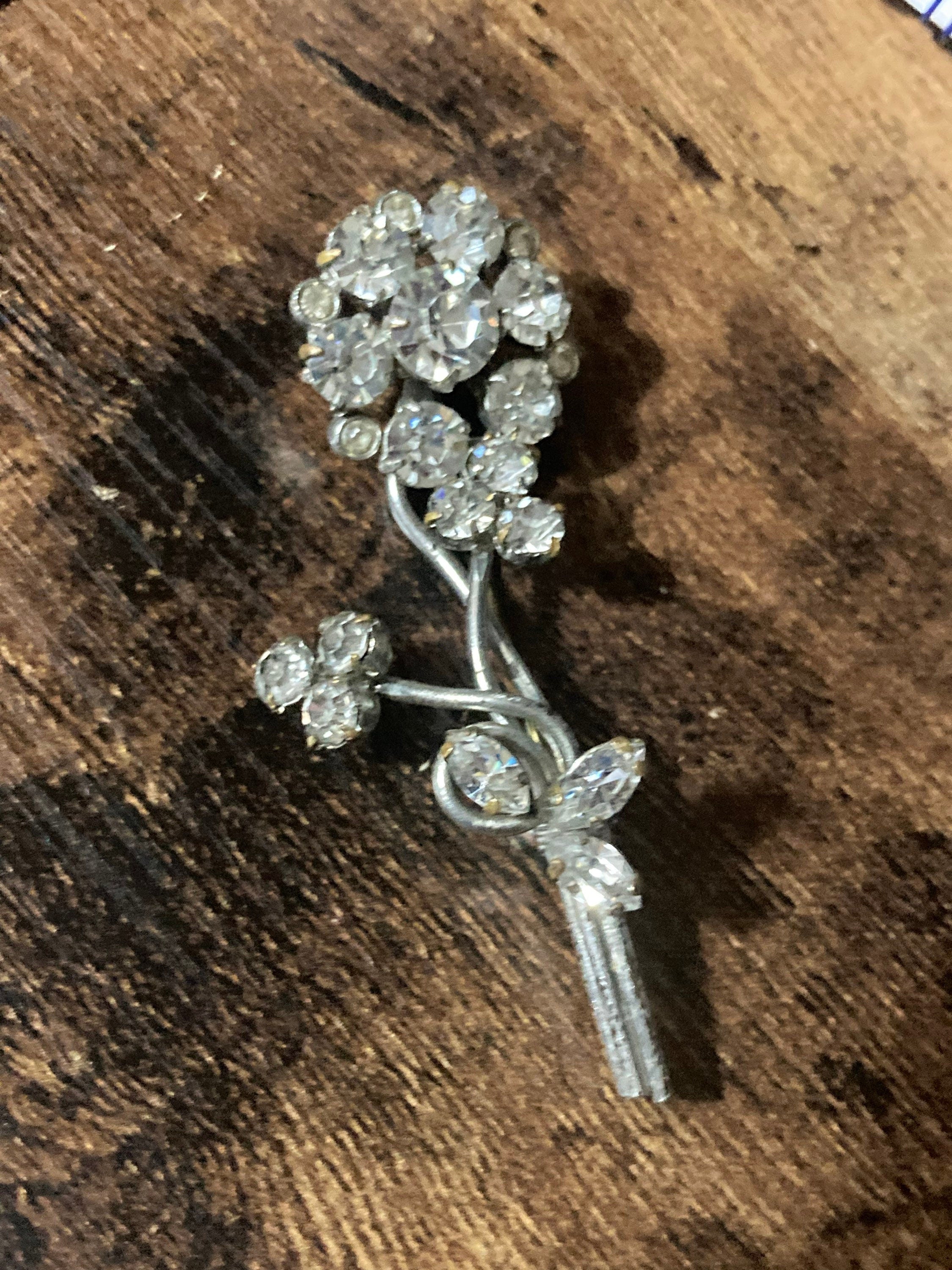 Vintage floral paste glass clear Diamanté silver tone Brooch