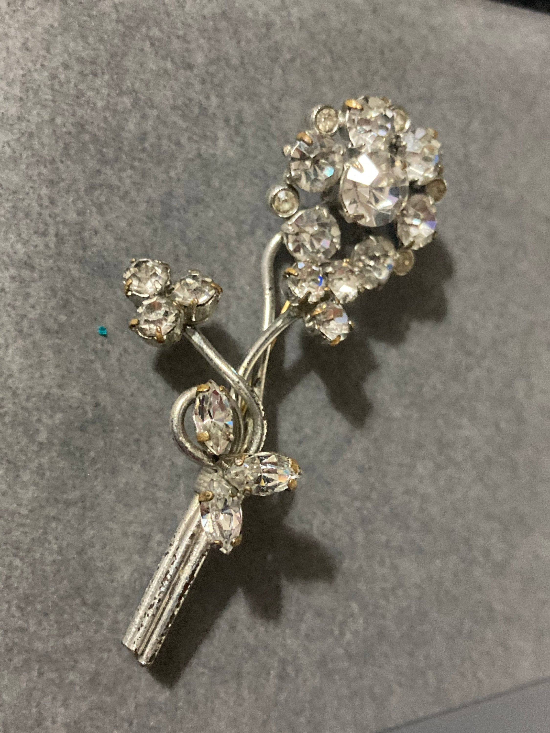 Vintage floral paste glass clear Diamanté silver tone Brooch