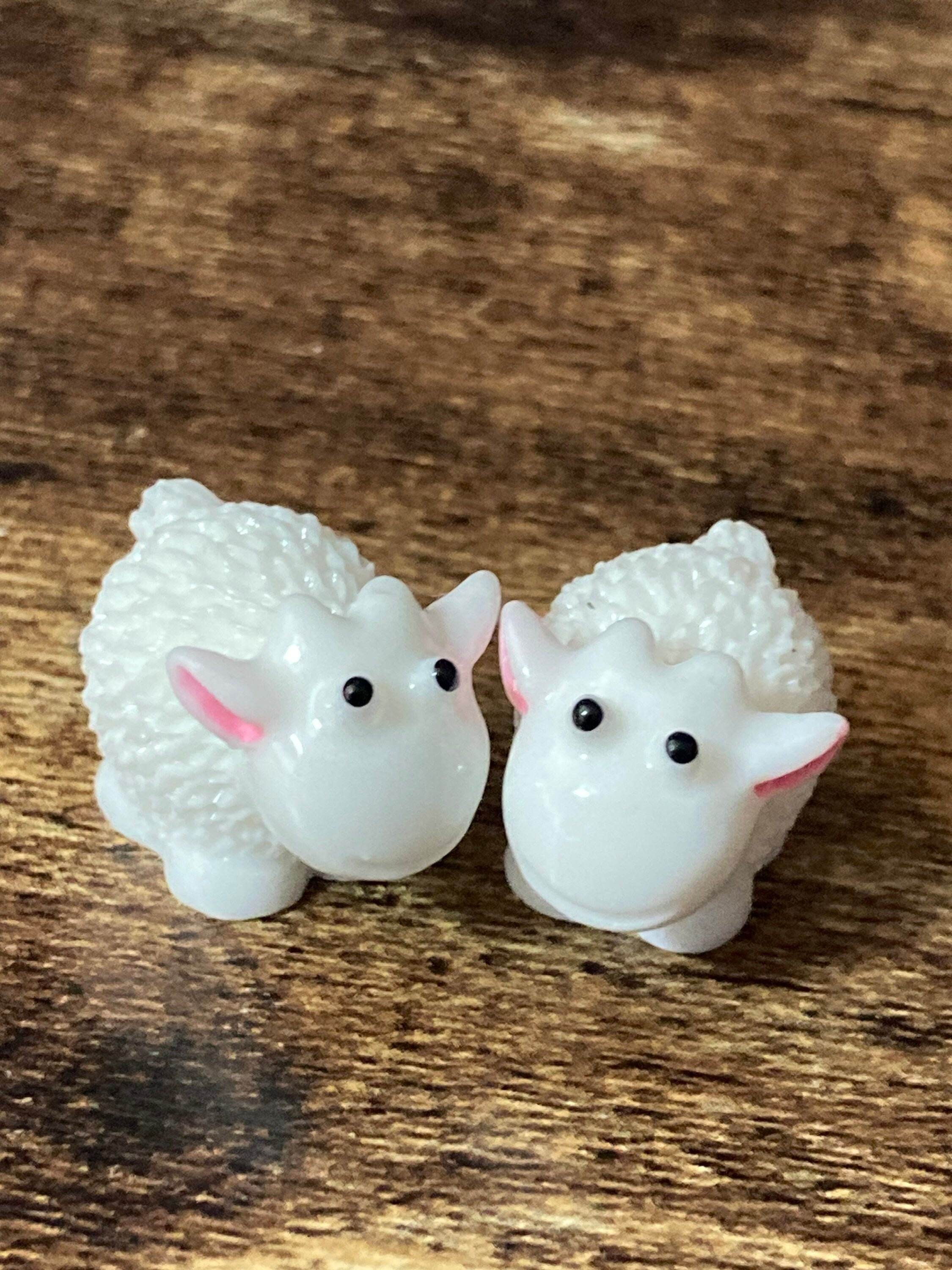Mini 2cm 2 x cute sitting pink white woolly sheep lambs plastic cake toppers fairy garden decorations