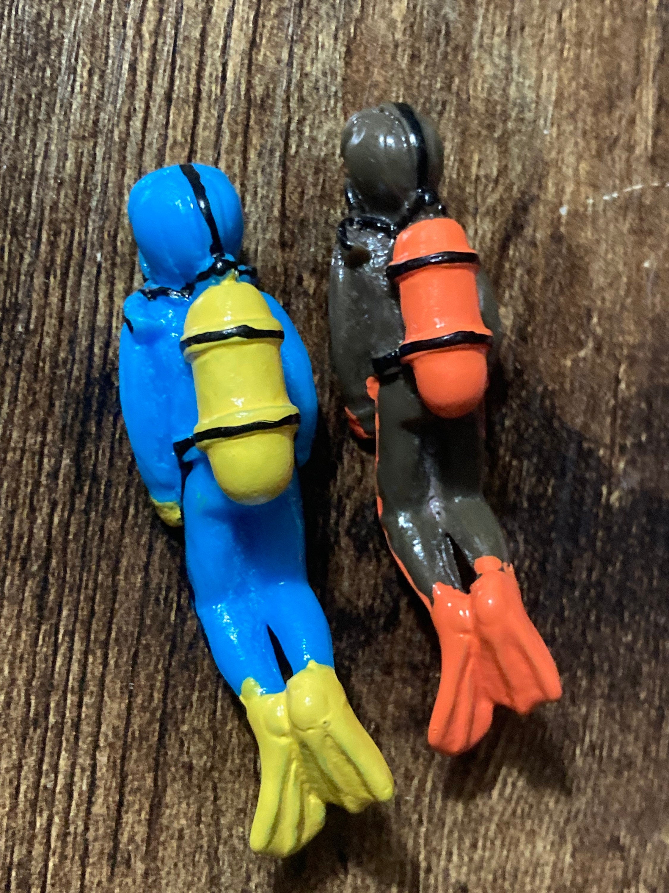 Miniature Deep Sea Diver Cake Topper: Seaside Boat Cake