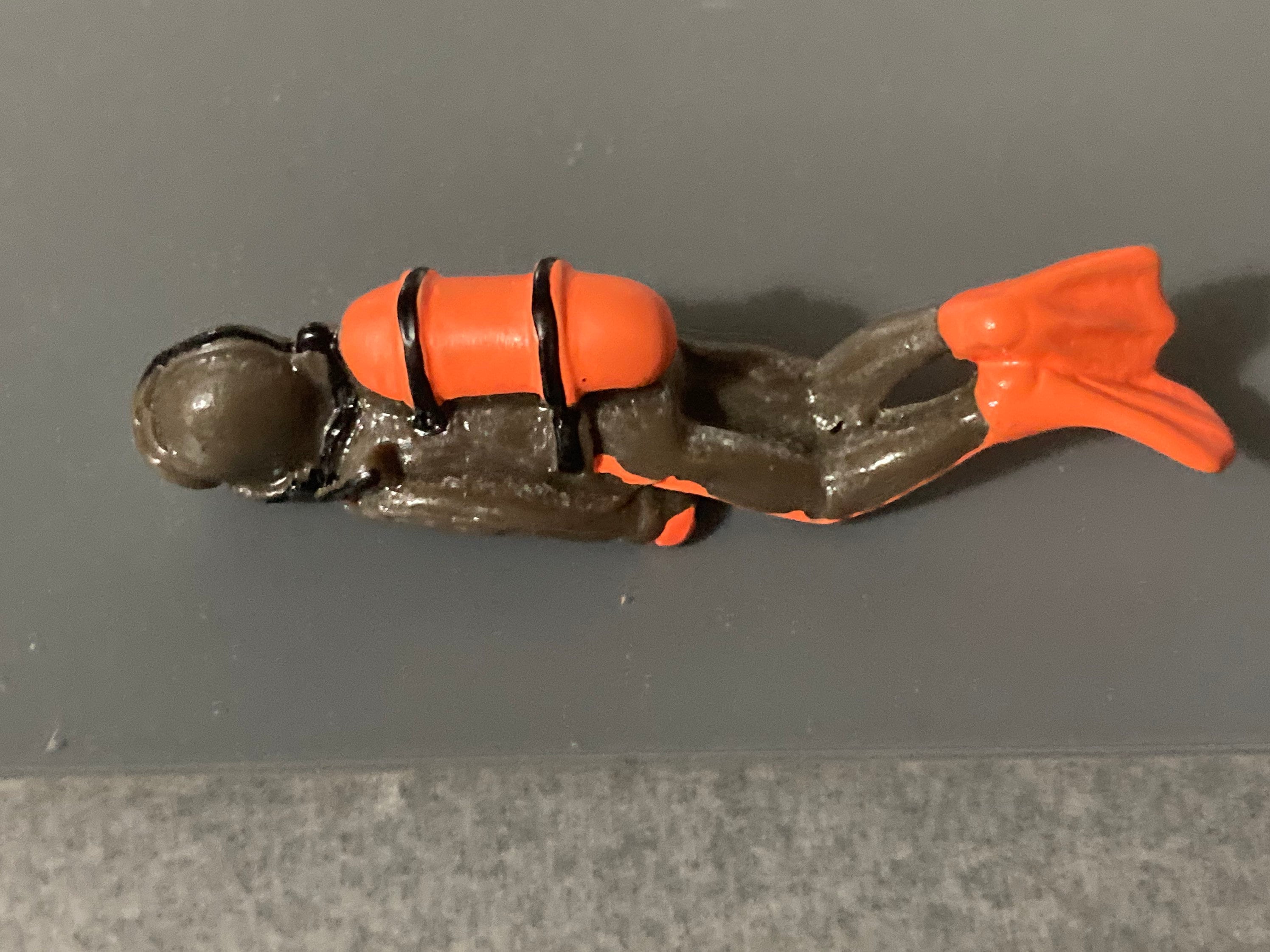 Miniature Deep Sea Diver Cake Topper: Seaside Boat Theme