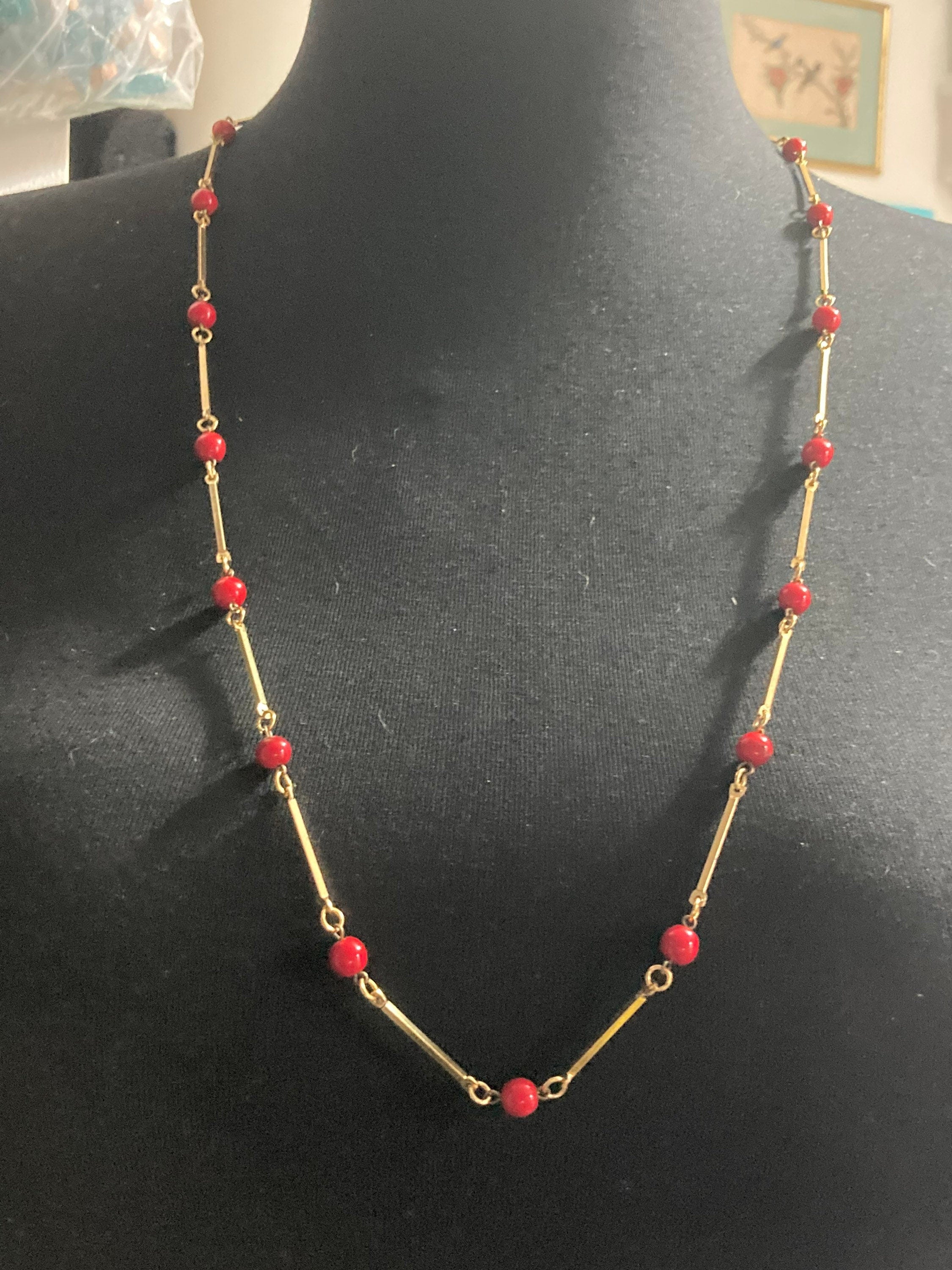 Vintage 83cm gold tone bar red glass beaded chain link station necklace