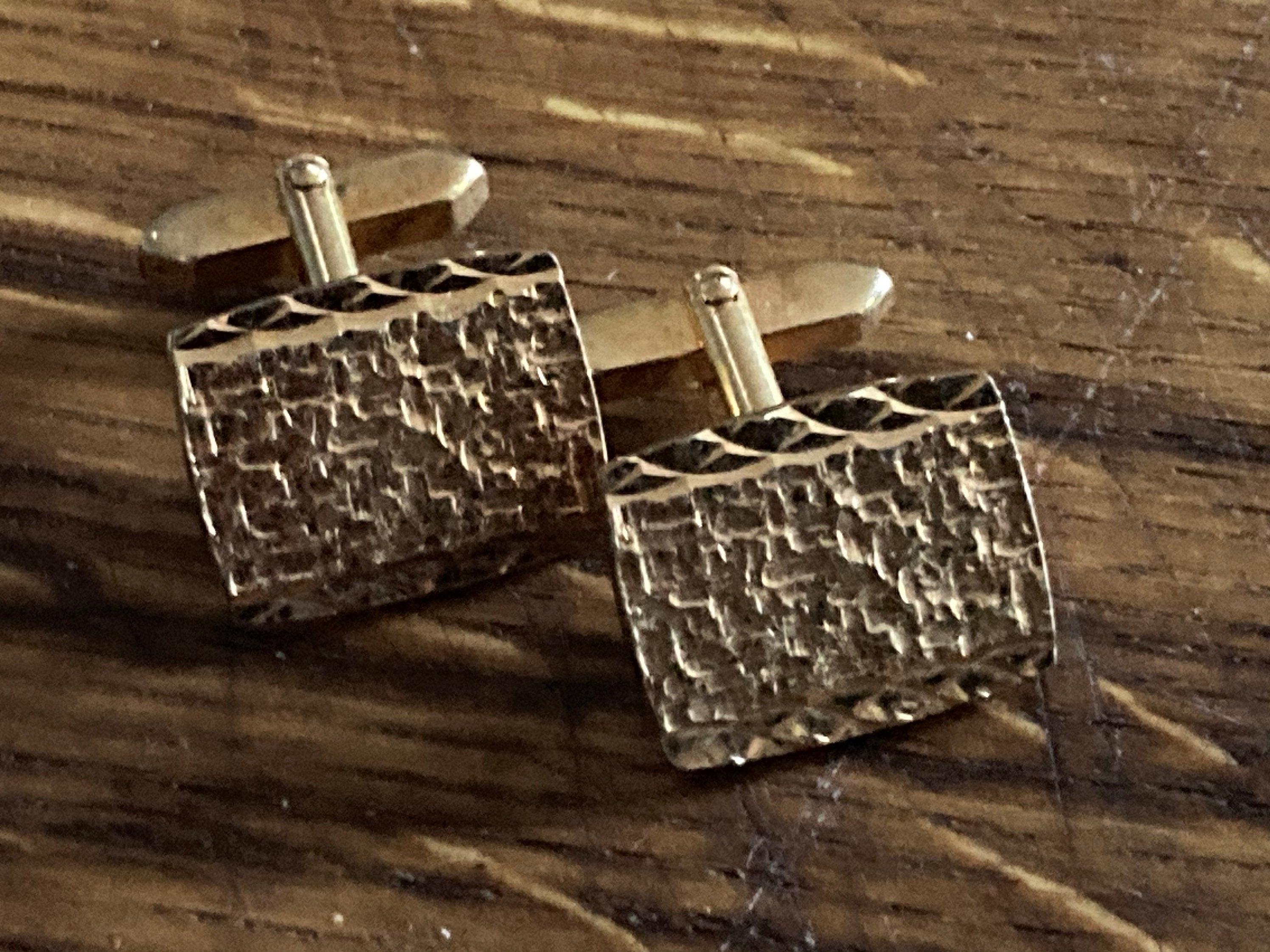 Brutalist 1970s modernist men’s statement gold tone cufflinks