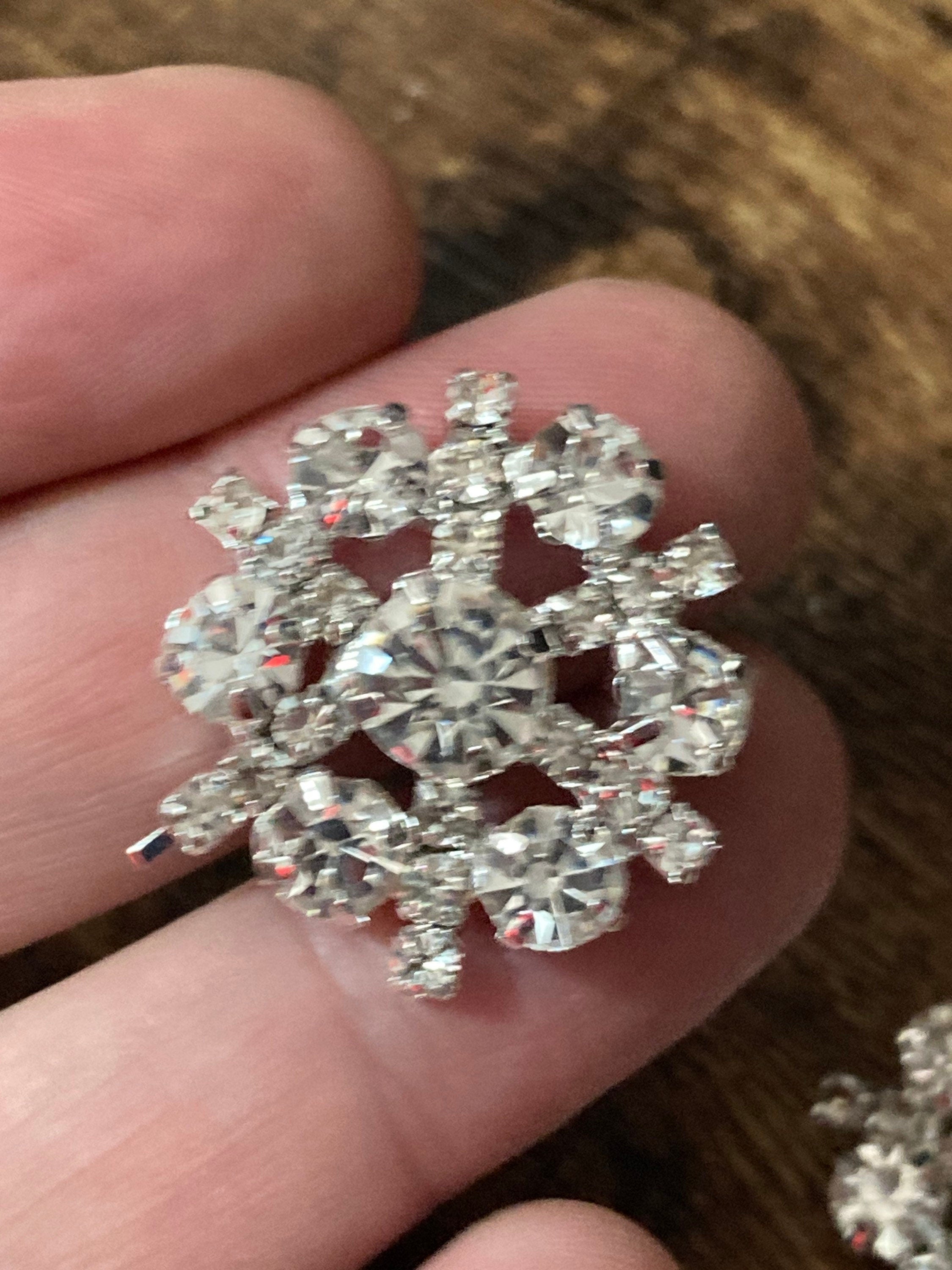 25mm Set of 5 round diamanté rhinestone buttons snowflake