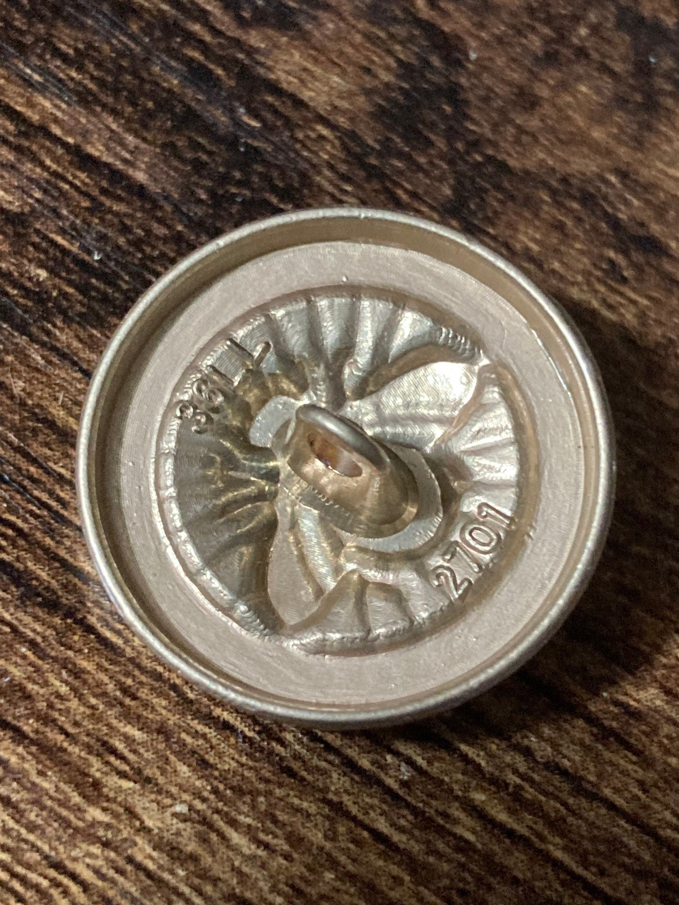 22mm bee buttons, Set of 5, matt gold tone