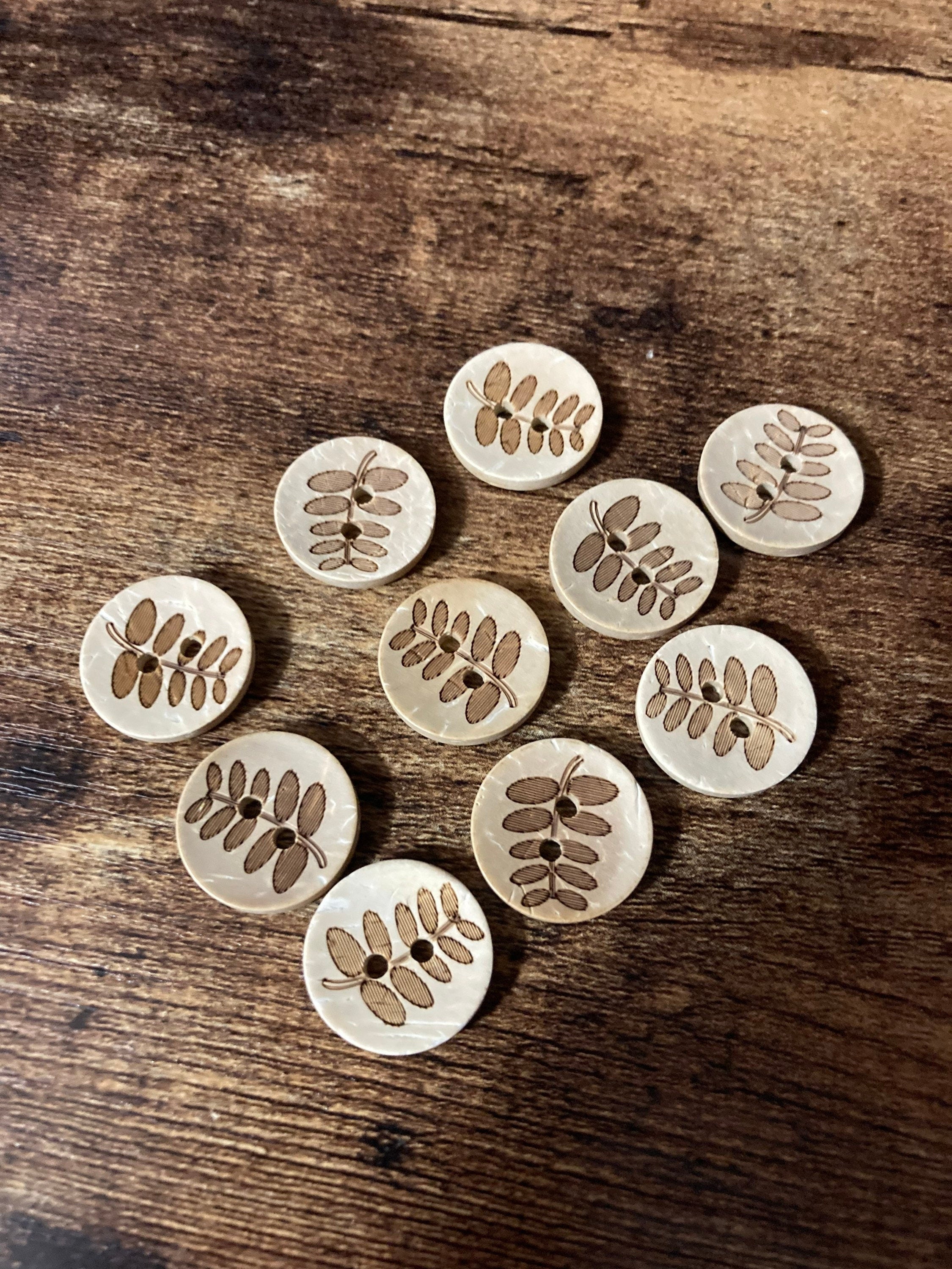 10pc x 18mm brown Leaf buttons, Coconut wooden Buttons