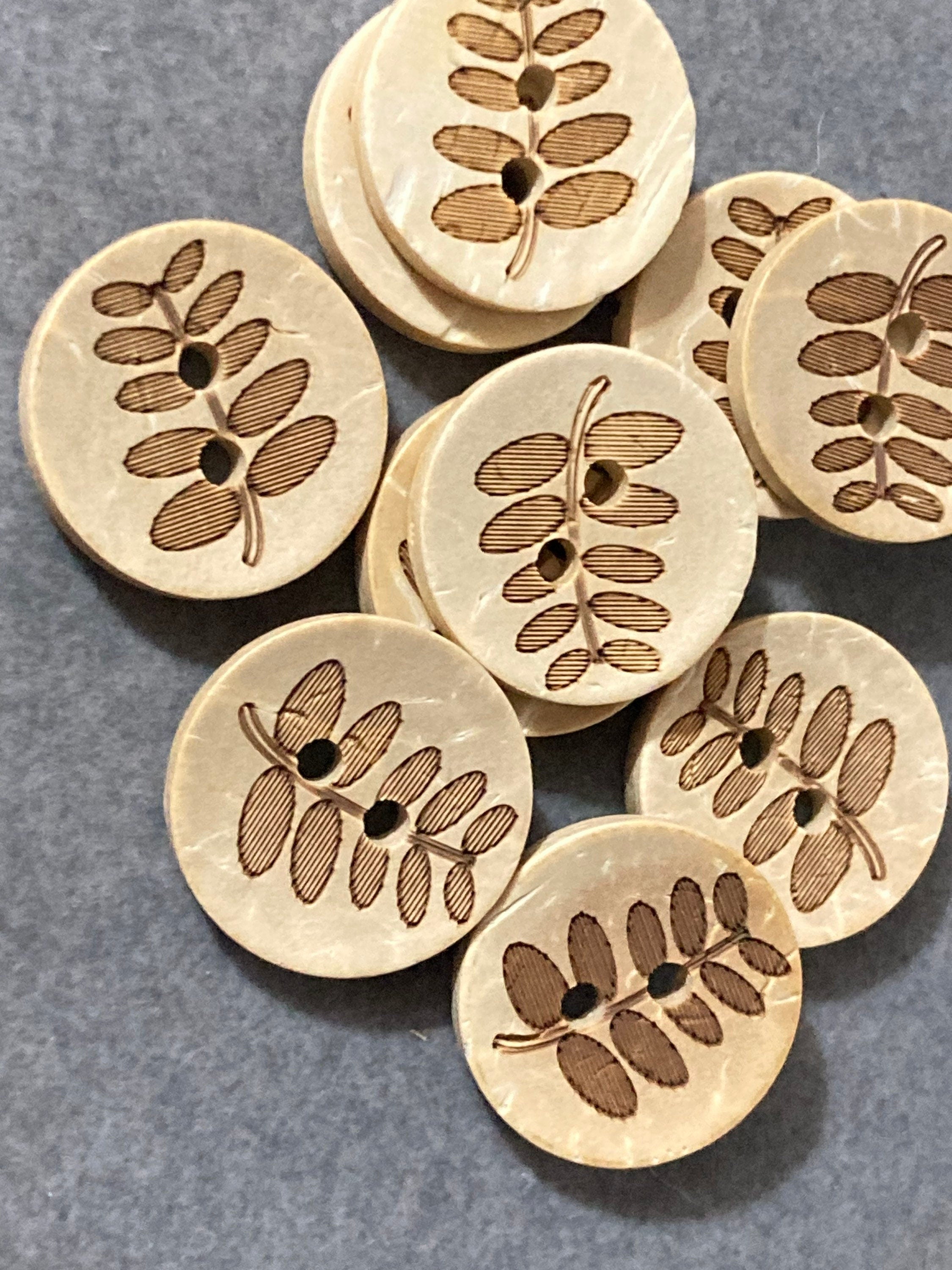 10pc x 18mm brown Leaf buttons, Coconut wooden Buttons