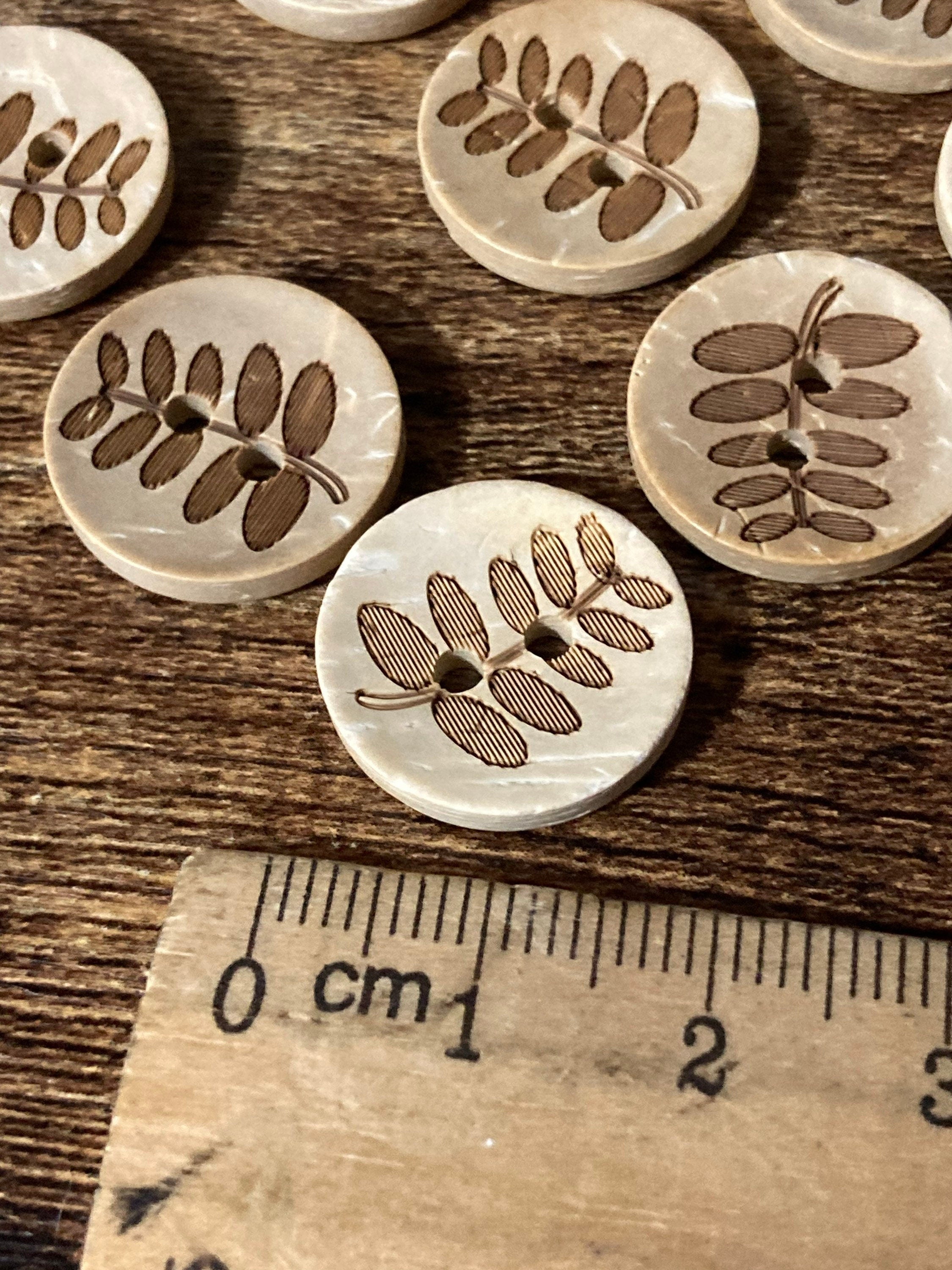 10pc x 18mm brown Leaf buttons, Coconut wooden Buttons