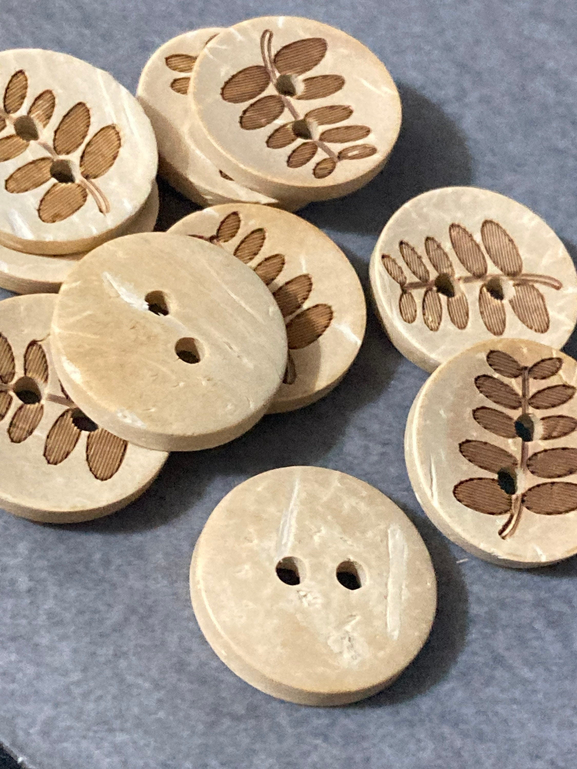 10pc x 18mm brown Leaf buttons, Coconut wooden Buttons