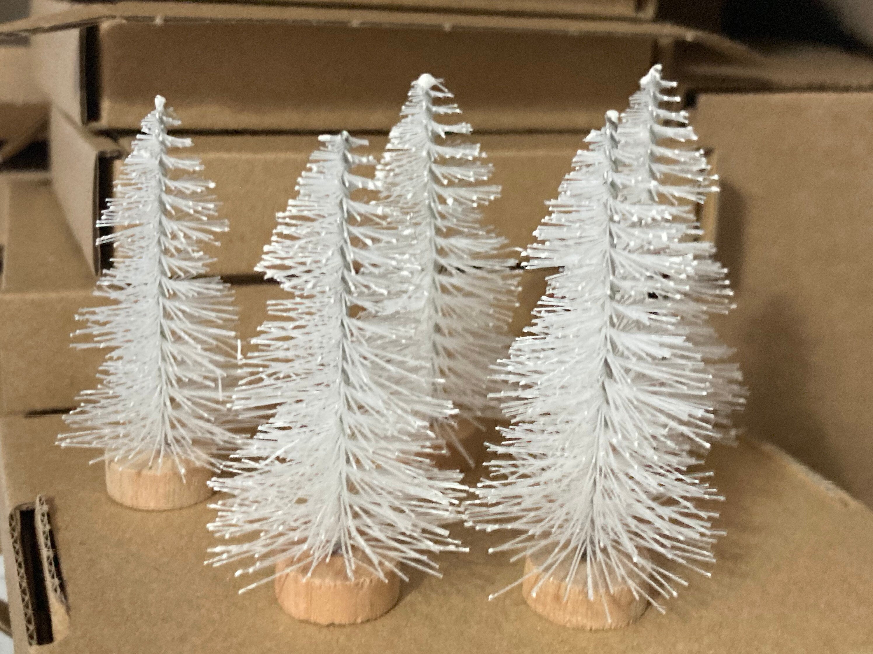White Bristle Brush Christmas Trees: Miniature Cake Toppers, Craft (5 Pieces, 6cm)