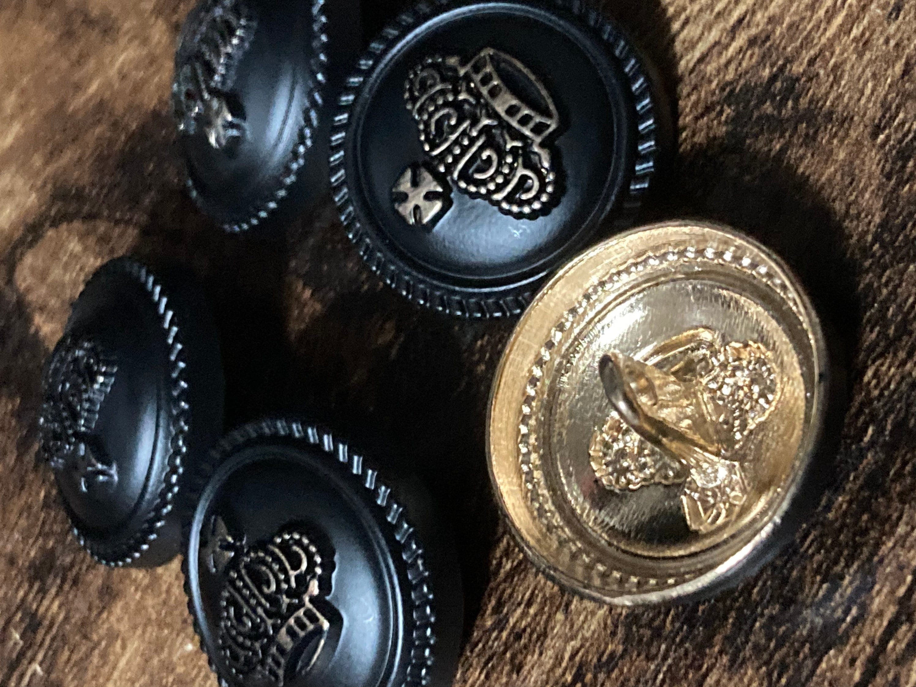 5 x 23mm metal royal crown buttons black and gold tone