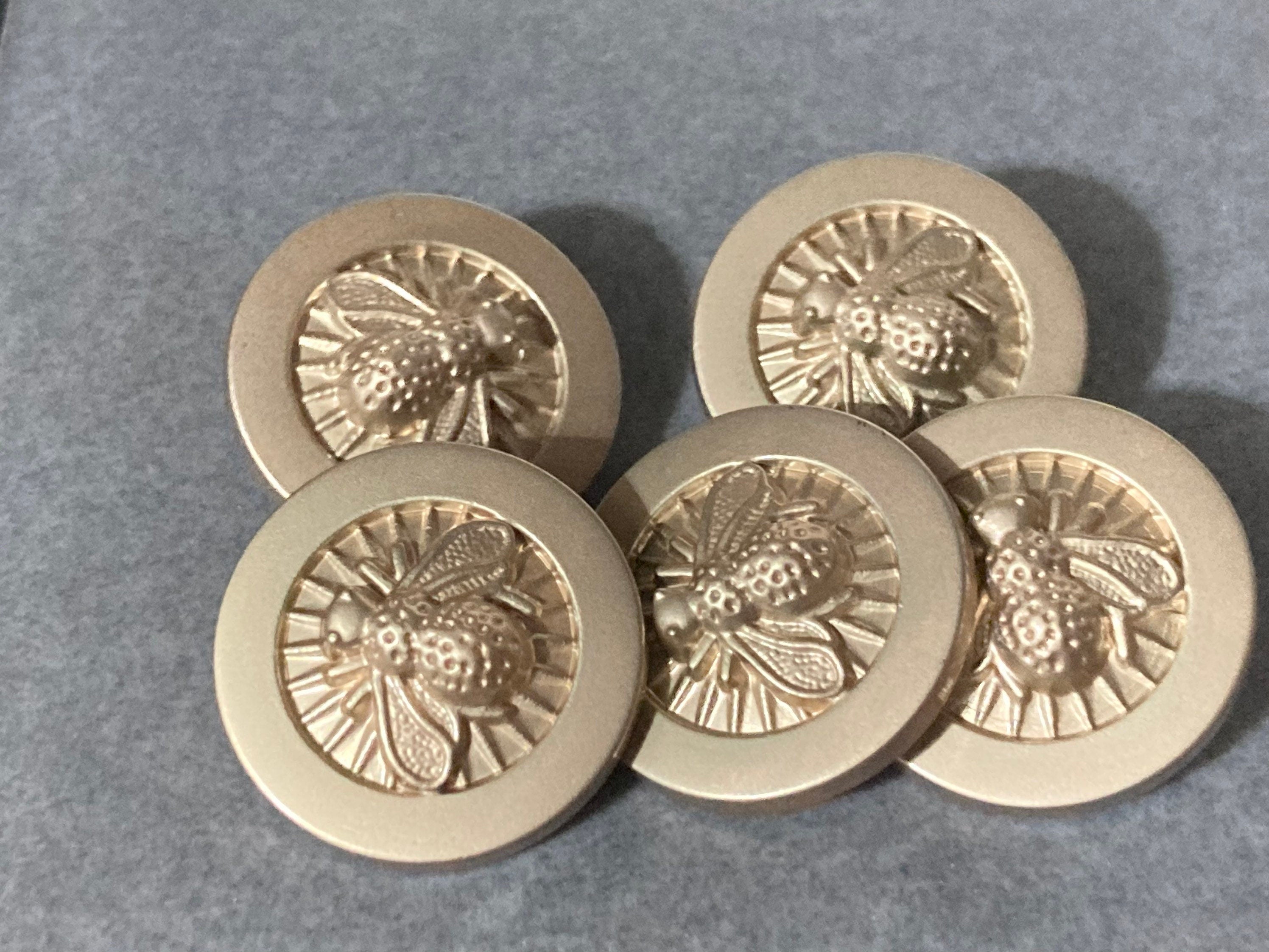 22mm bee buttons, Set of 5, matt gold tone
