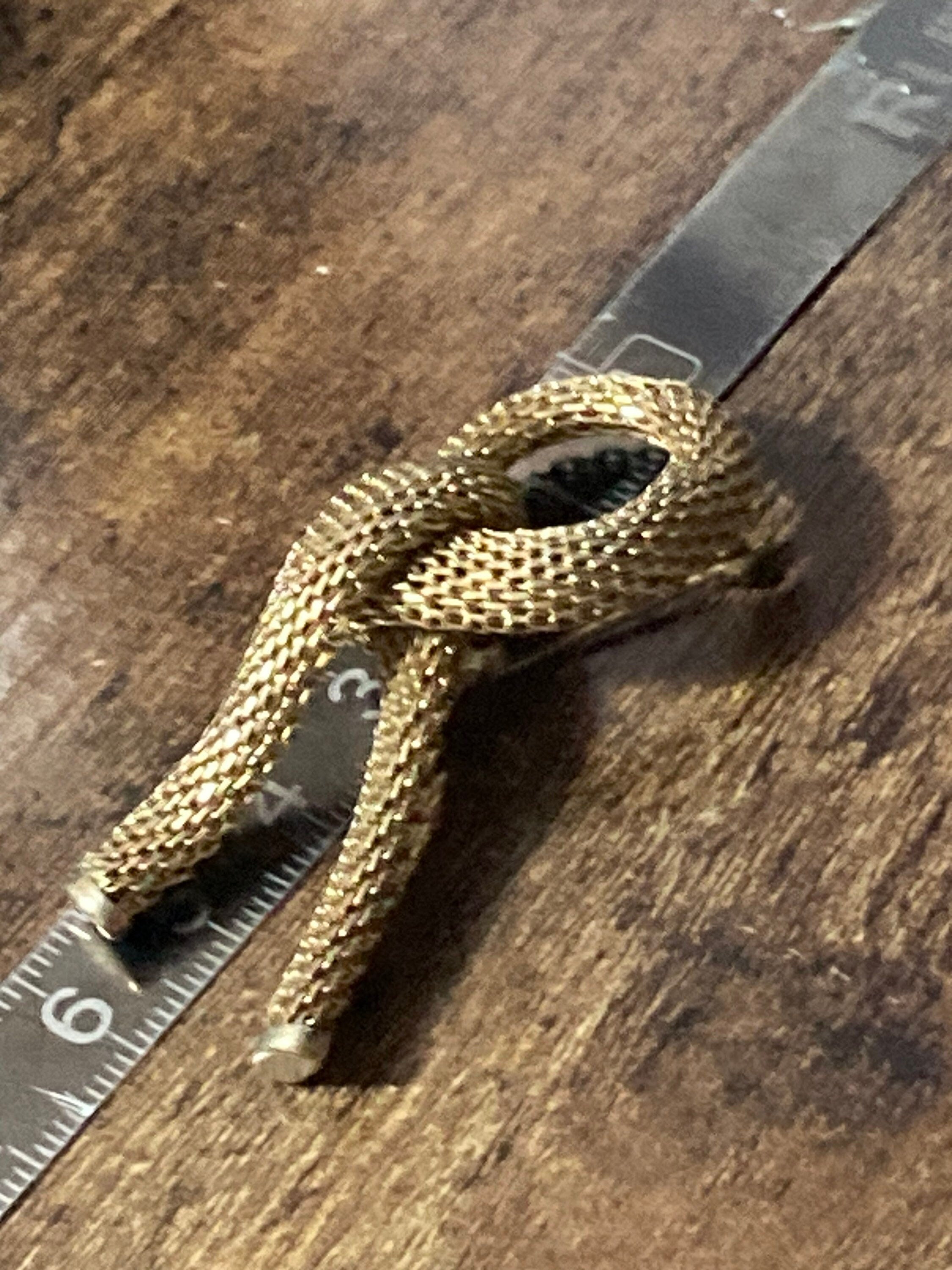 Signed 1960 grosse gold tone mesh knot brooch