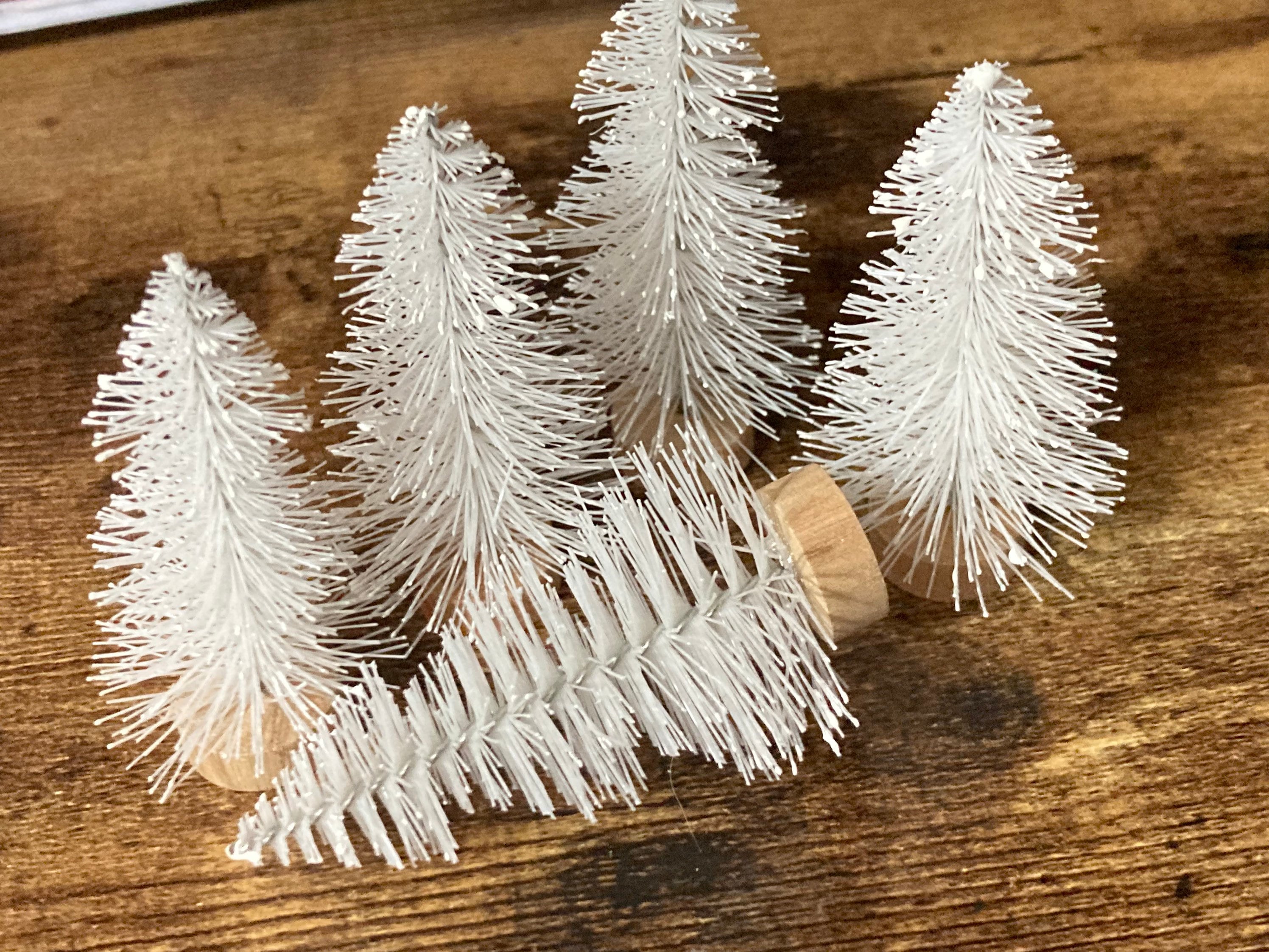White Bristle Brush Christmas Trees: Miniature Cake Toppers, Craft (5 Pieces, 6cm)