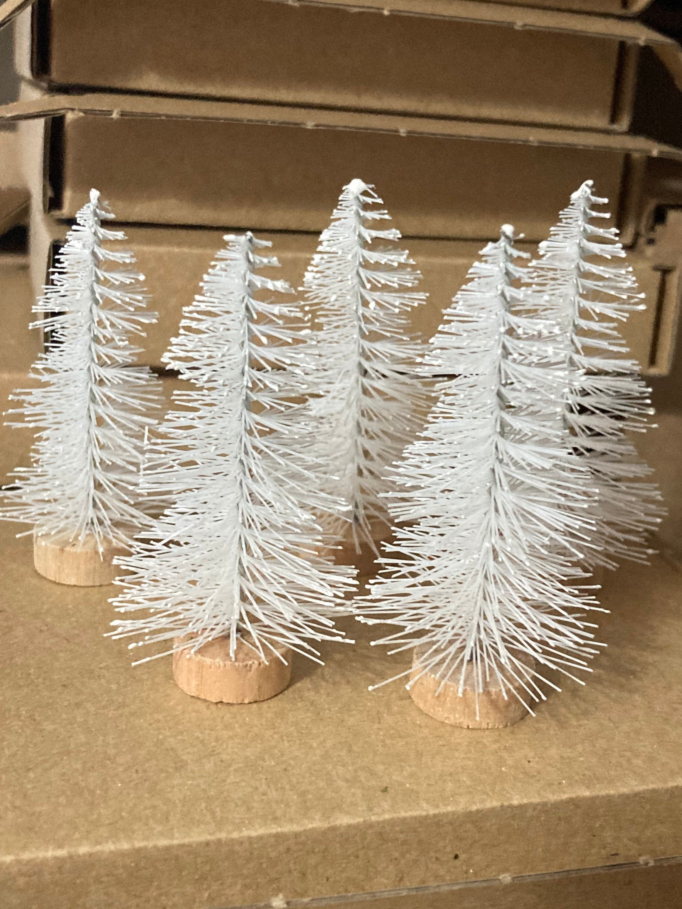 White Bristle Brush Christmas Trees: Miniature Cake Toppers, Craft (5 Pieces, 6cm)